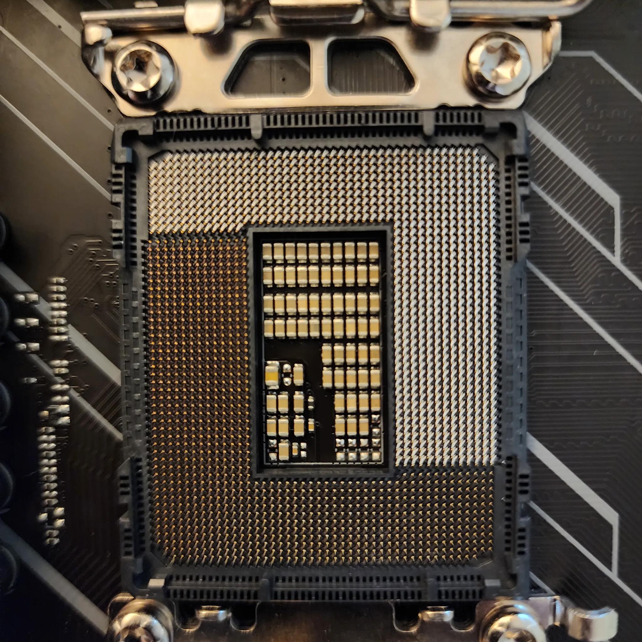 ASUS TUF Gaming Z690-Plus WiFi LGA 1700 **DDR5**