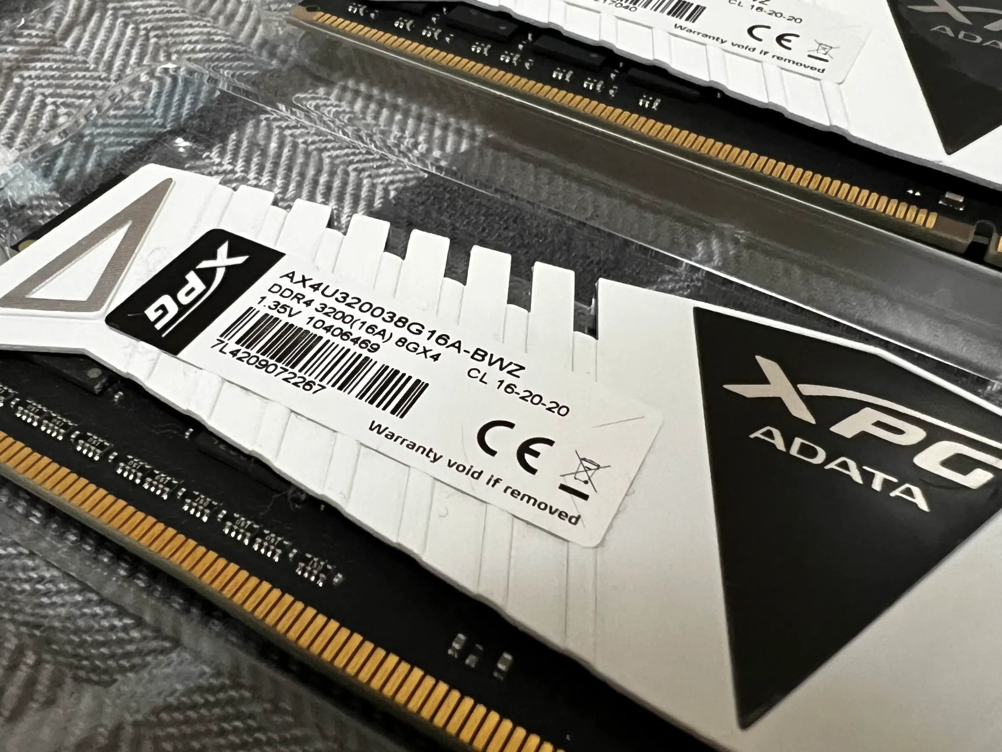 XPG ADATA Z1 16GB (2×8GB) DDR4 3200MHz Desktop Memory Stick Kits (White)