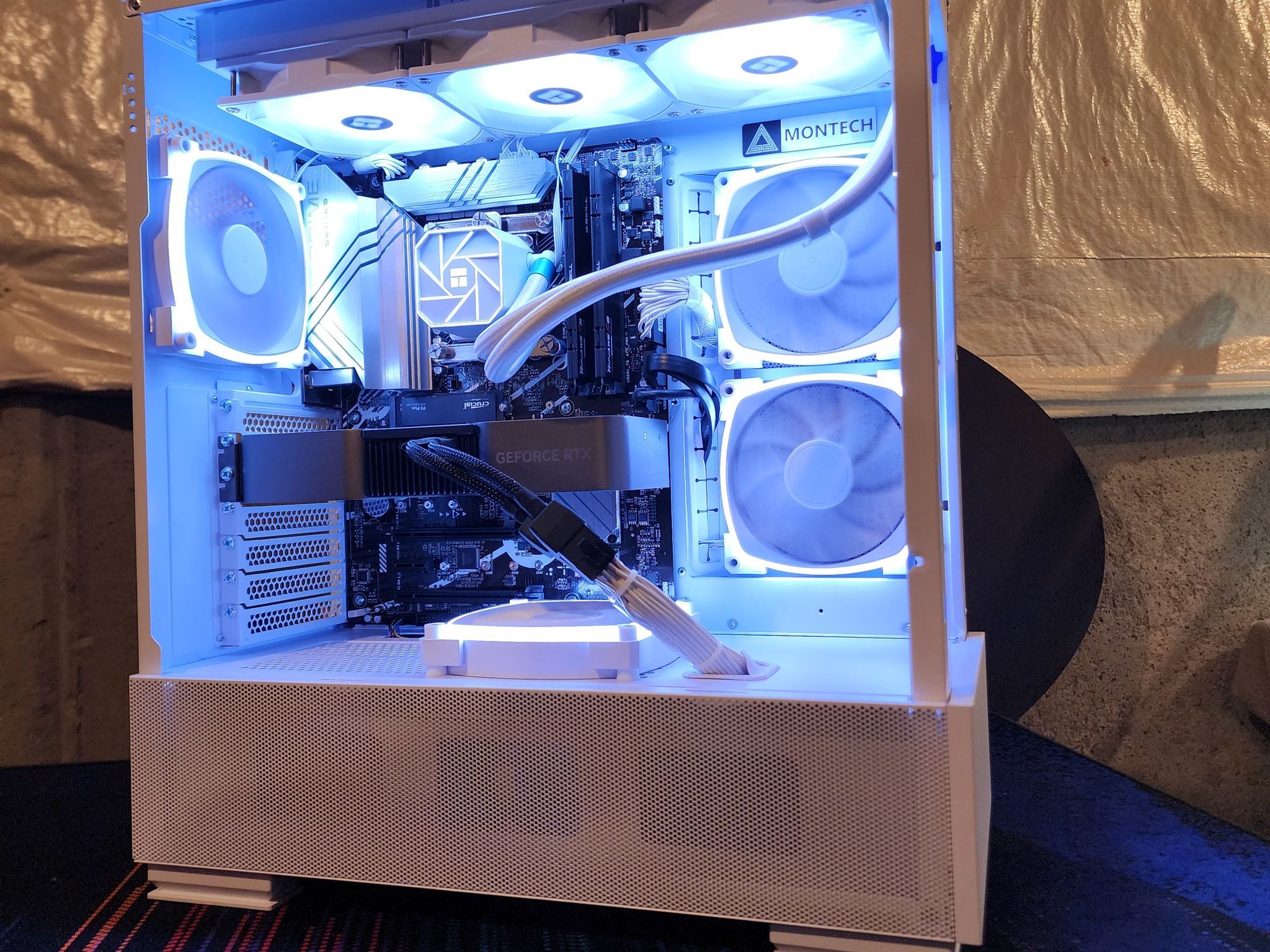 Nvidia RTX 4070 / Intel i9-12900K / 32GB DDR5 RAM / 1TB NVMe SSD