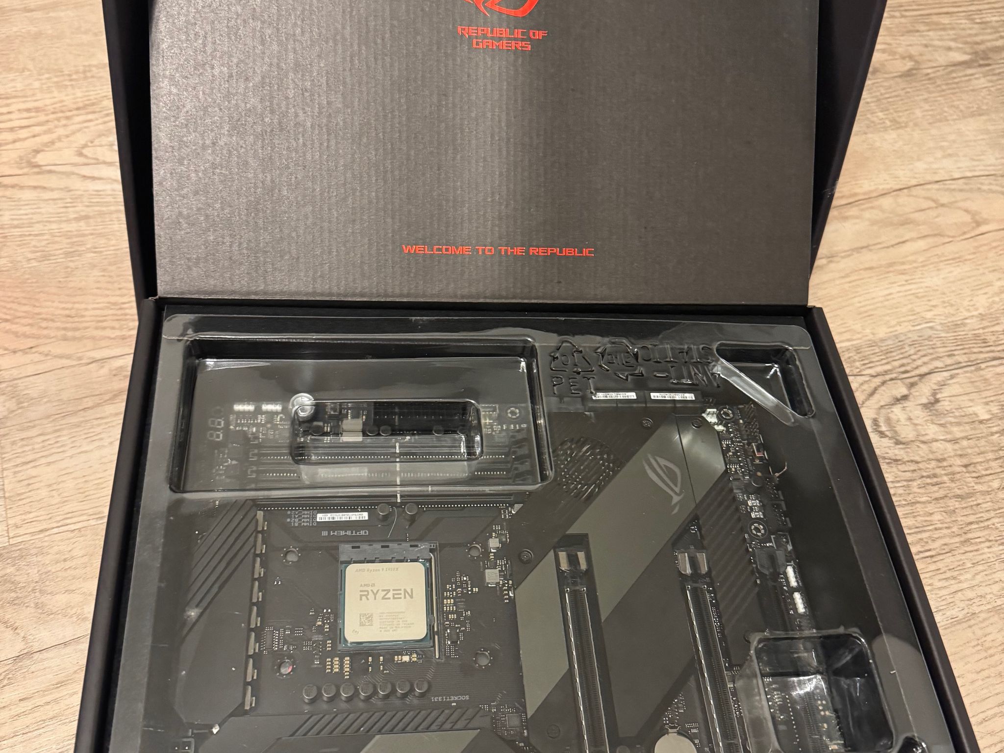 ASUS ROG X570 Crosshair VIII Hero (Wi-Fi)