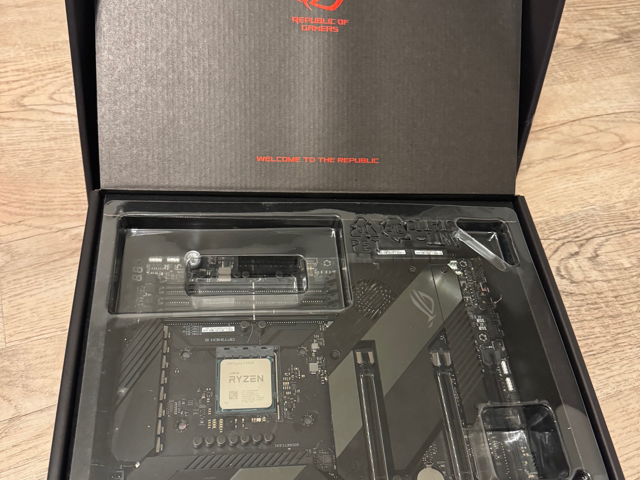 ASUS ROG X570 Crosshair VIII Hero (Wi-Fi)