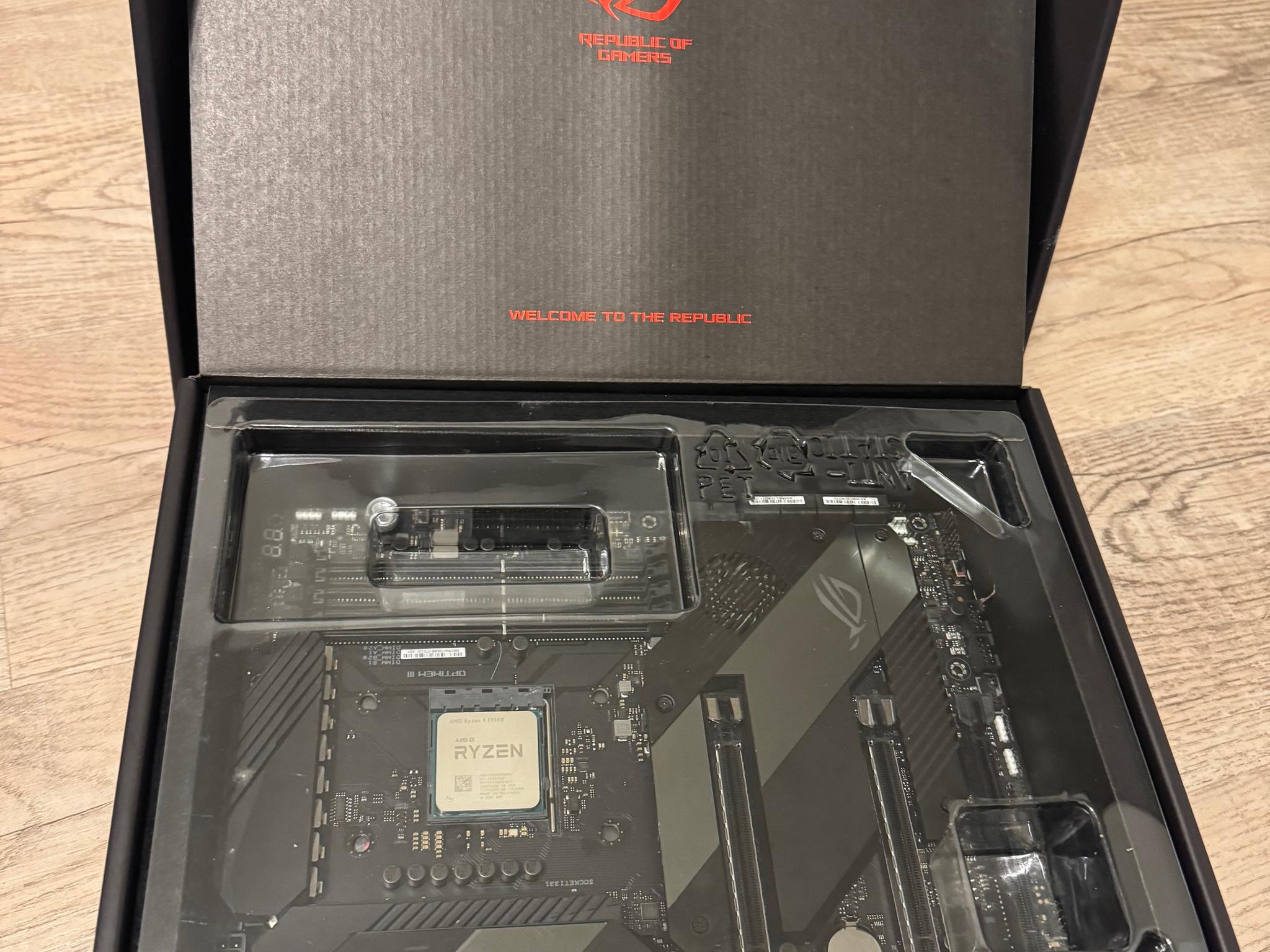 ASUS ROG X570 Crosshair VIII Hero (Wi-Fi)