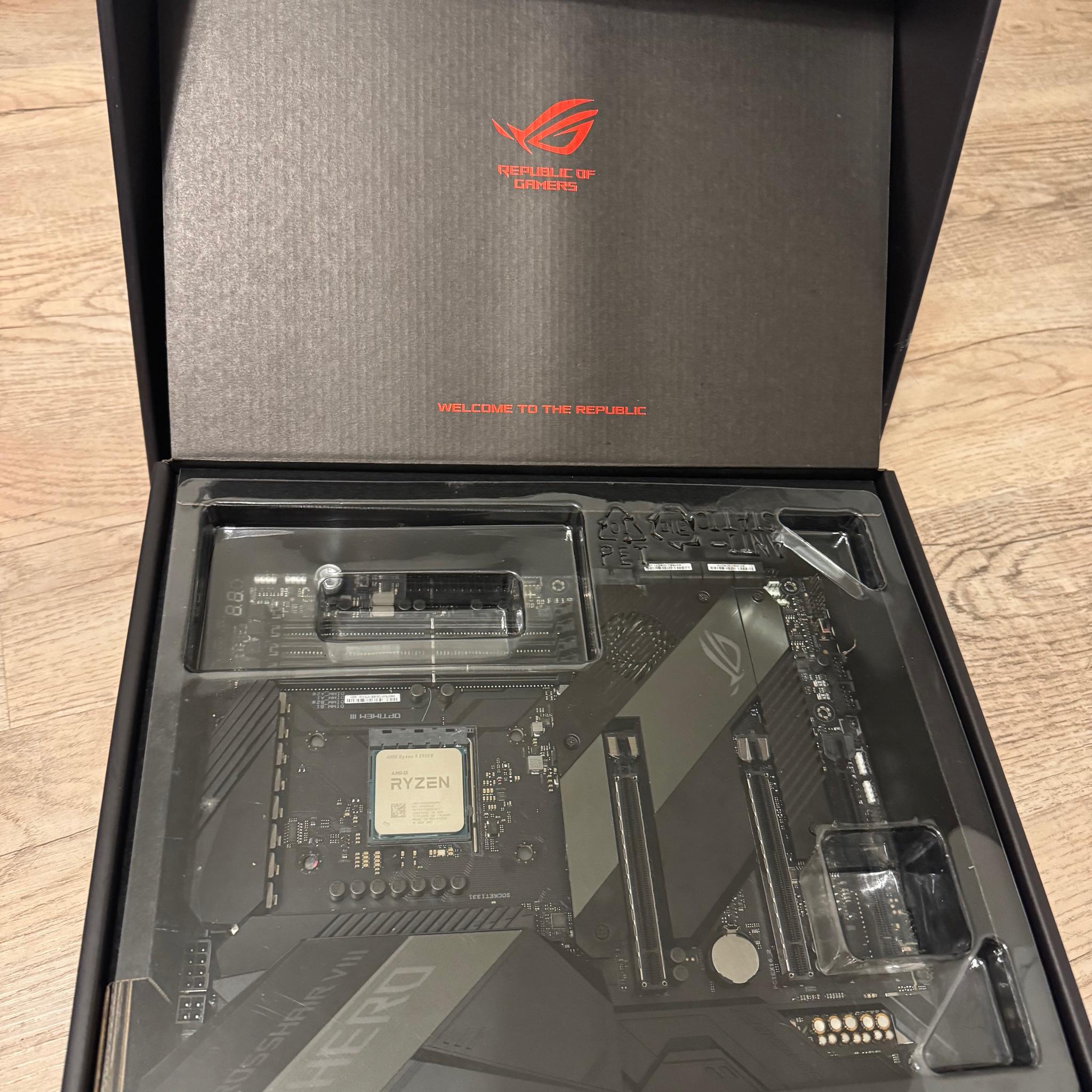 ASUS ROG X570 Crosshair VIII Hero (Wi-Fi)