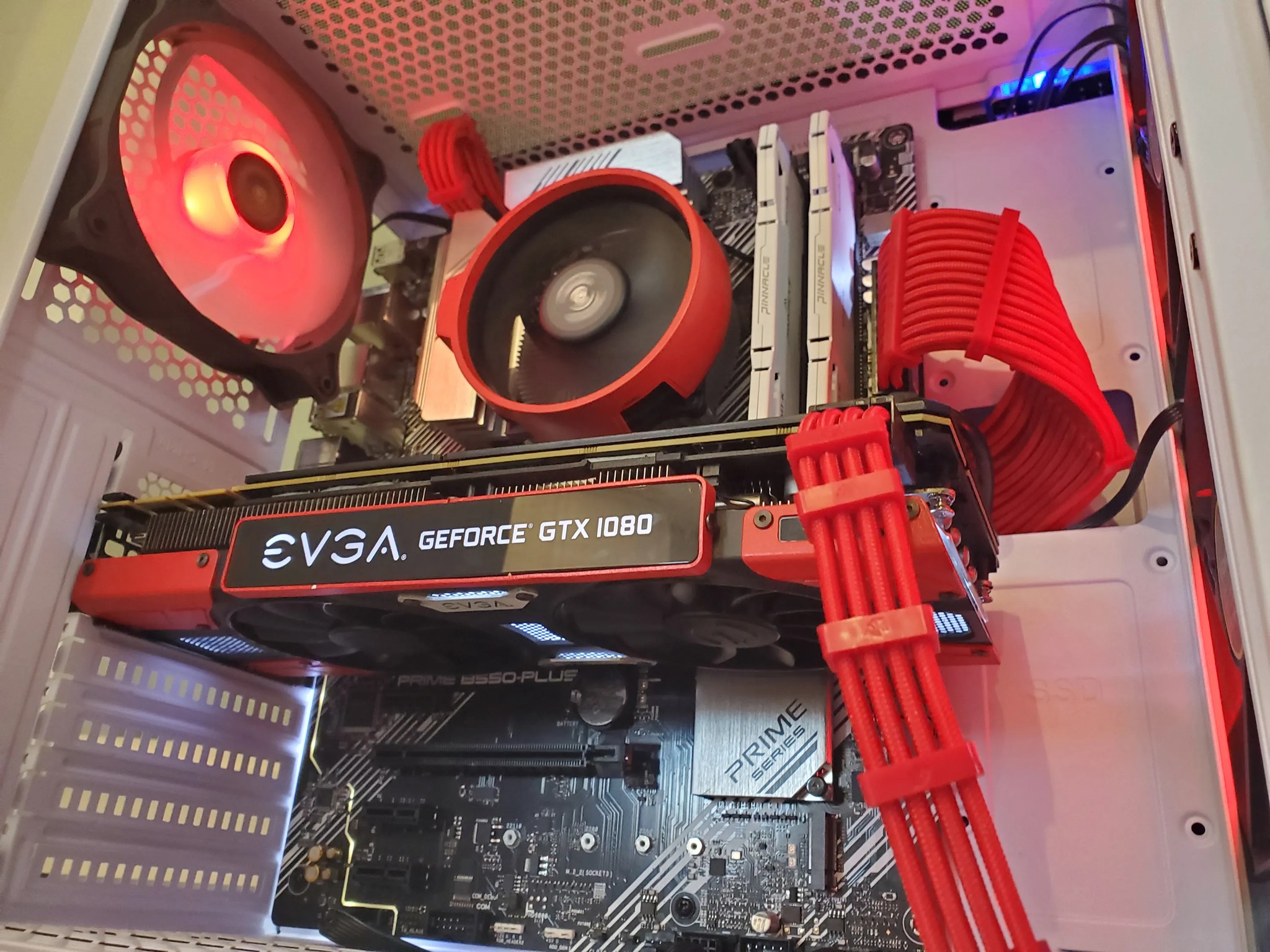 Red Ryzen 5 / GTX 1080 build