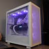 🤍ARCTIC🤍 PRICE TO PERFORMANCE 💪 1440p/1080p MACHINE  🧡RX 9060XT 16GB 🧡 Ryzen 5 9600x | 2TB NVME