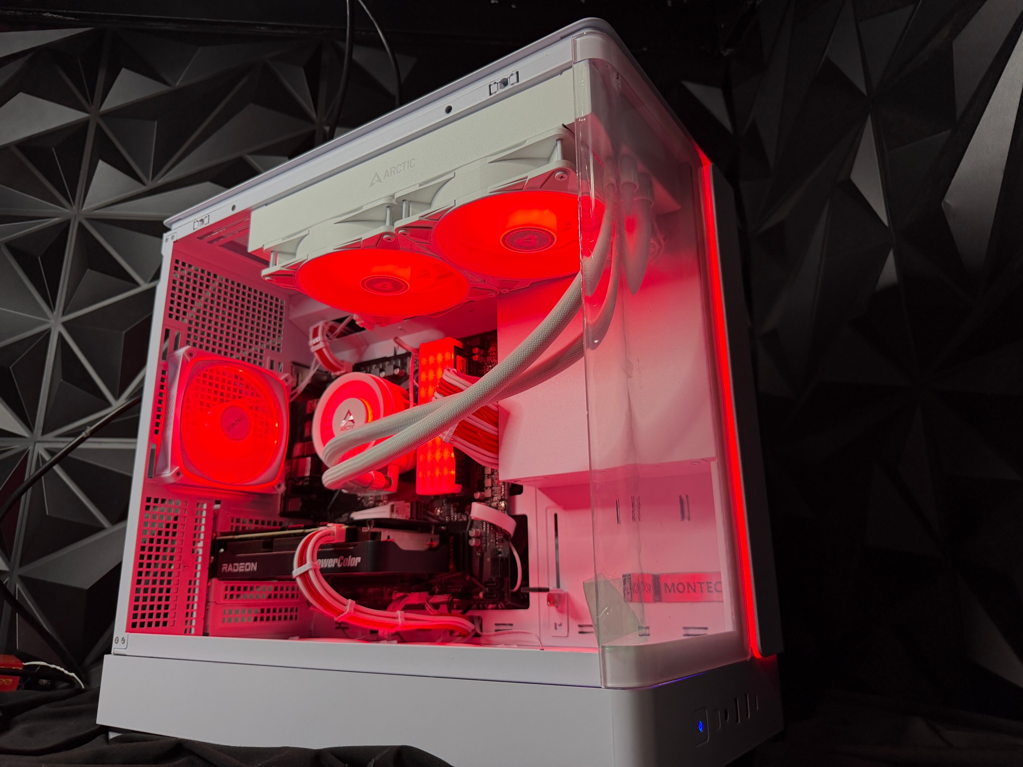 🩸❄️ BLOOD ICE ❄️🩸Ryzen 5 5600X3D| RX 9060XT 16 GB | 32 GB DDR4| 1.25 TB NVMe|750W Gold PSU