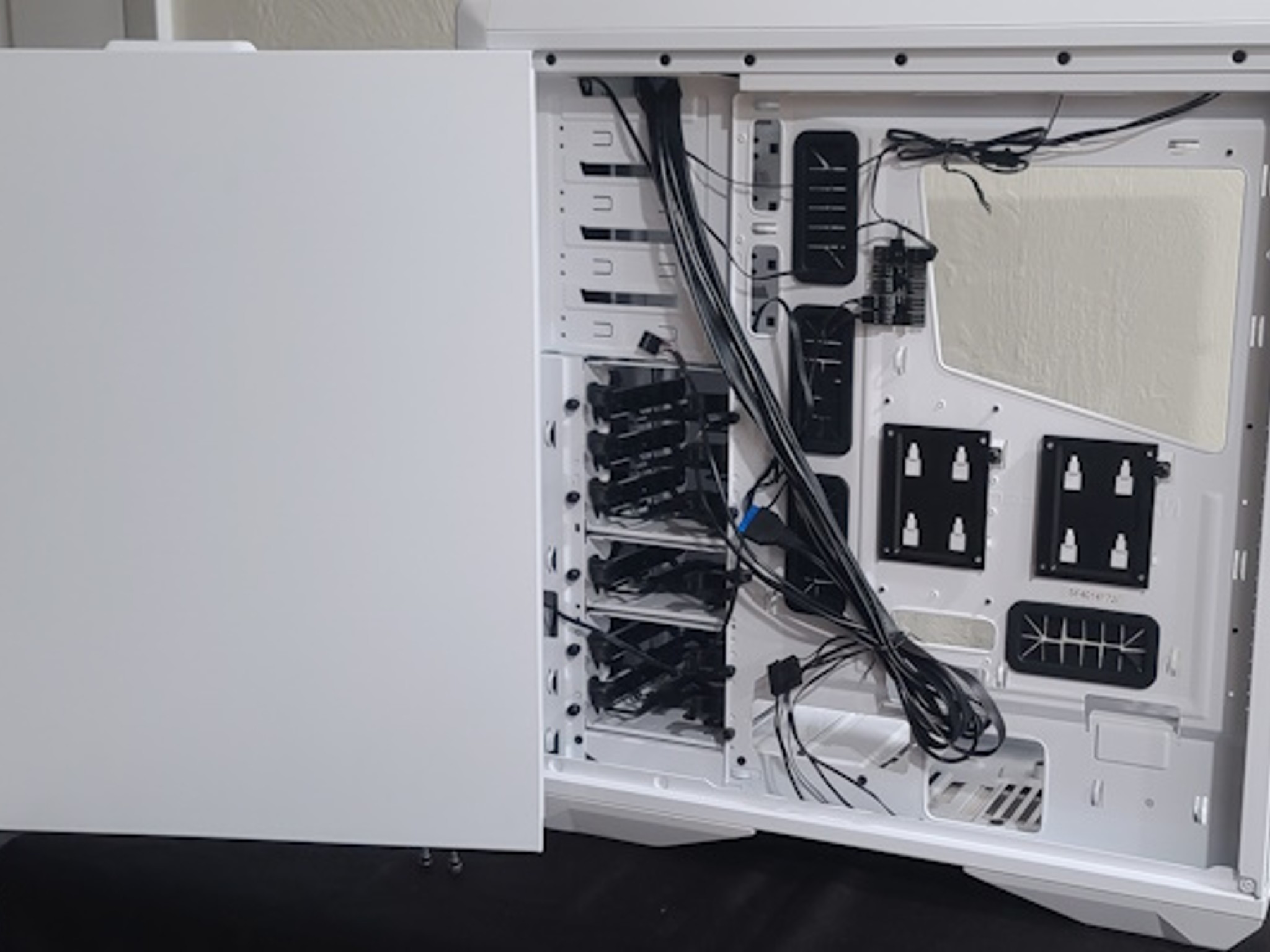 NZXT Phantom 630 Windowed Edition White Steel / Plastic ATX Full Tower Computer Case