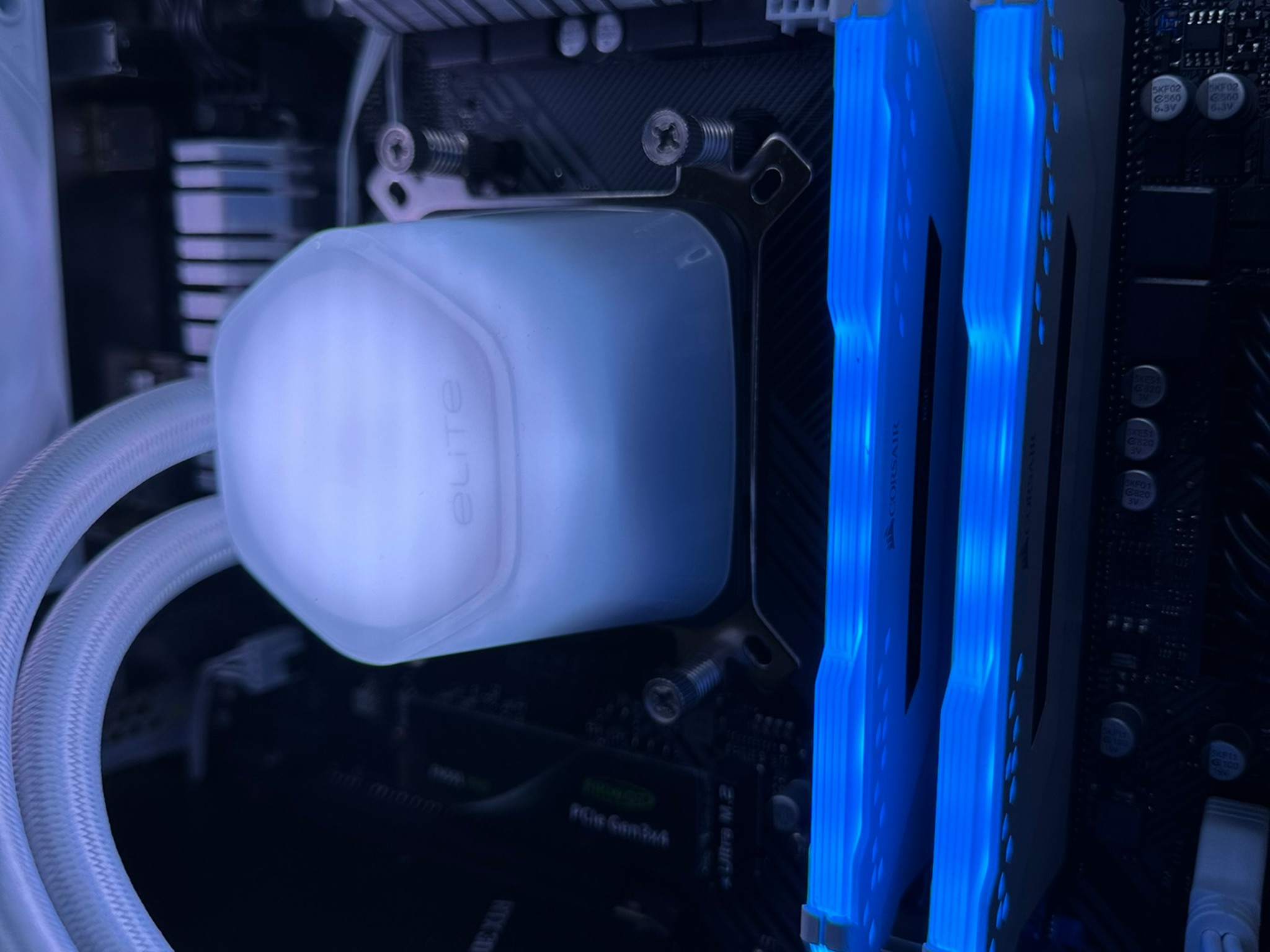 Ryzen 7 3700X / RTX 3070 / 512GB NVME / 32GB RAM