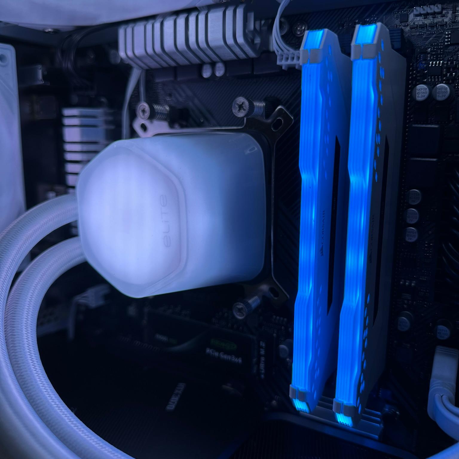 Ryzen 7 3700X / RTX 3070 / 512GB NVME / 32GB RAM