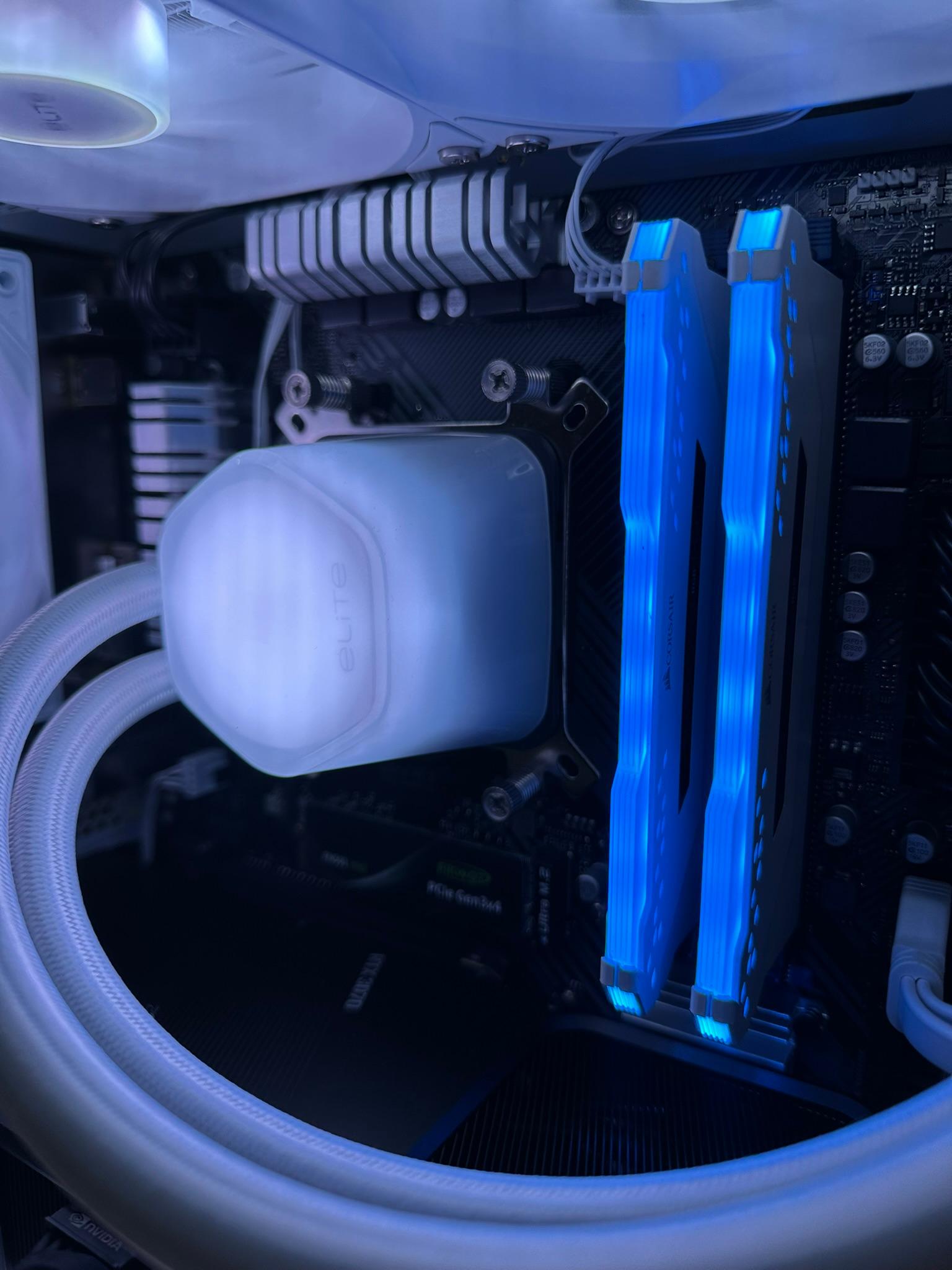 Ryzen 7 3700X / RTX 3070 / 512GB NVME / 32GB RAM