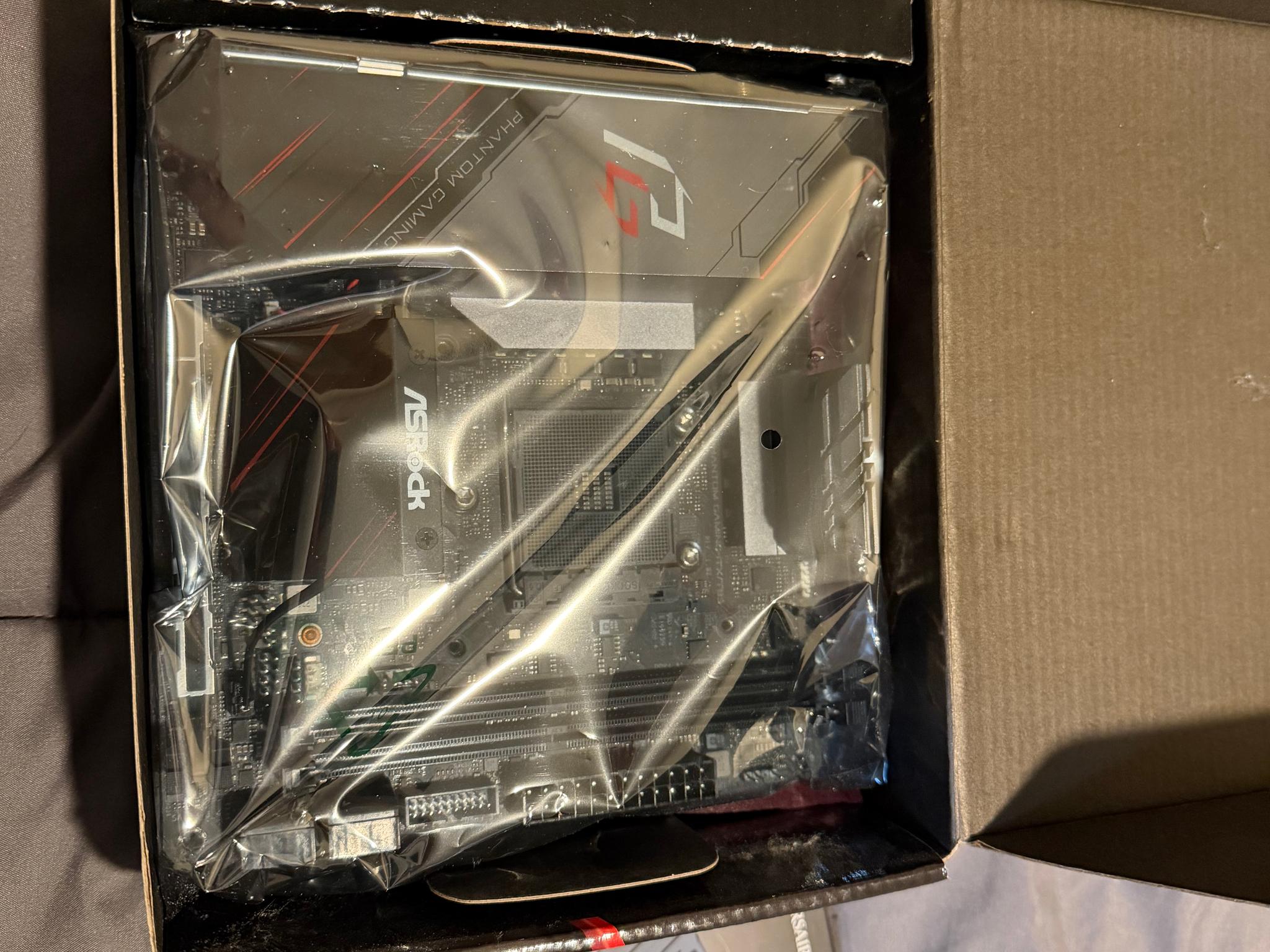 AM4 Phantom Gaming ITX mobo and Corsair 32gig ram combo