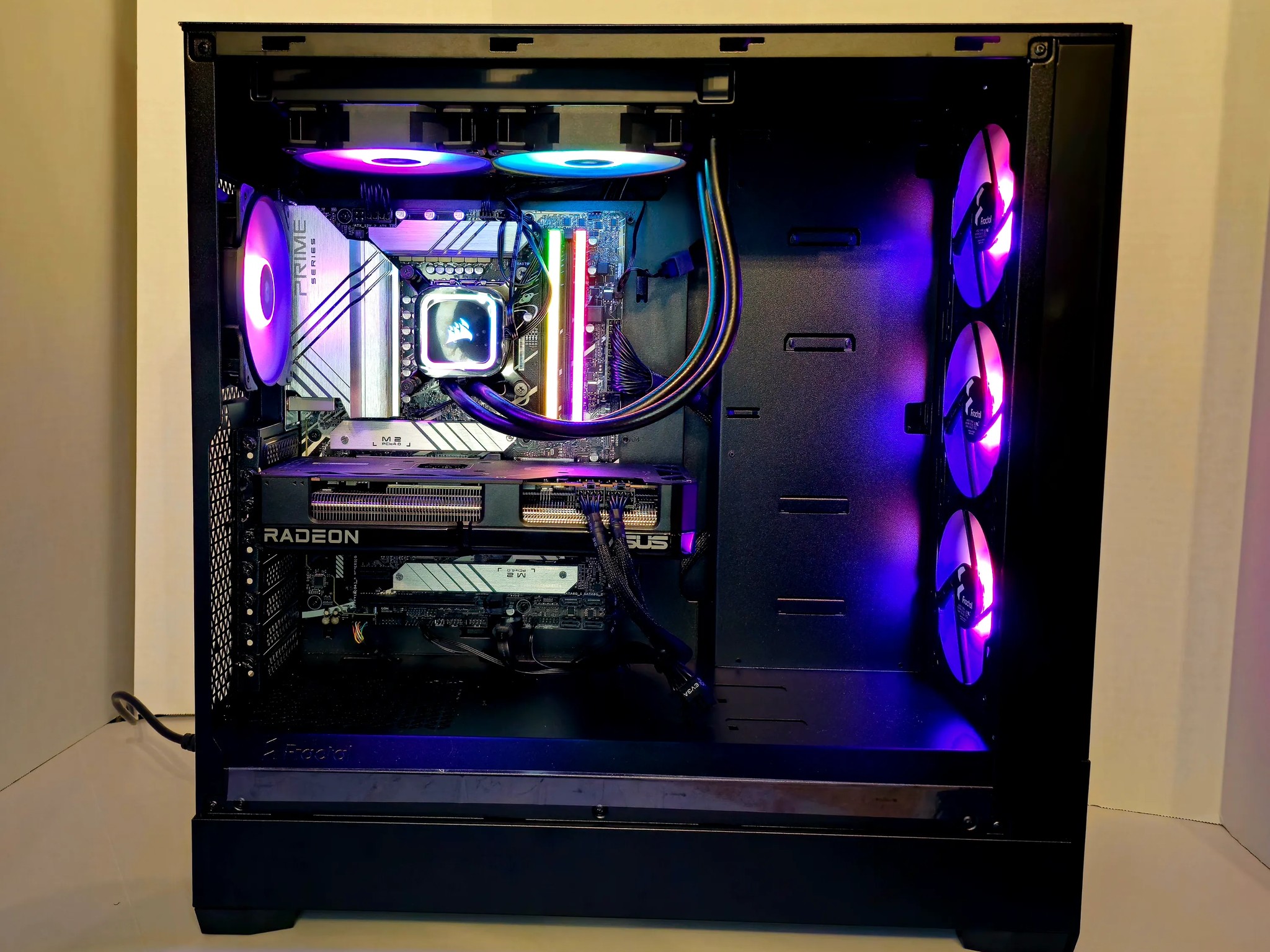 Brand New Mid Tier PC. 13600k & 7800XT