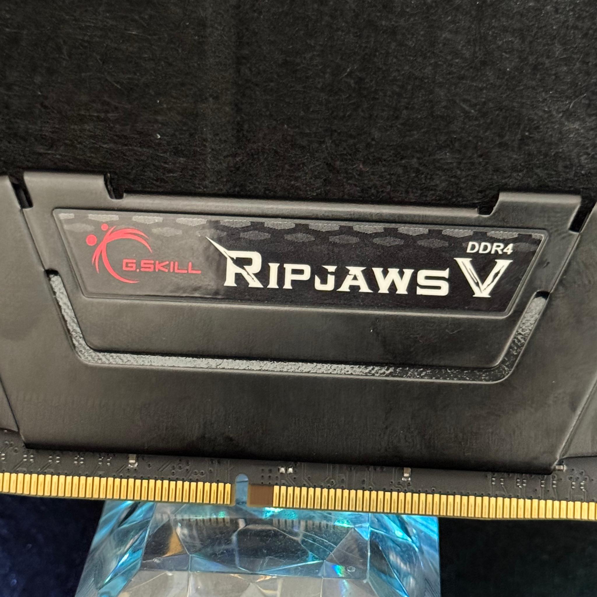 GSKILL RipJaws DDR4 (2 X 16GB)