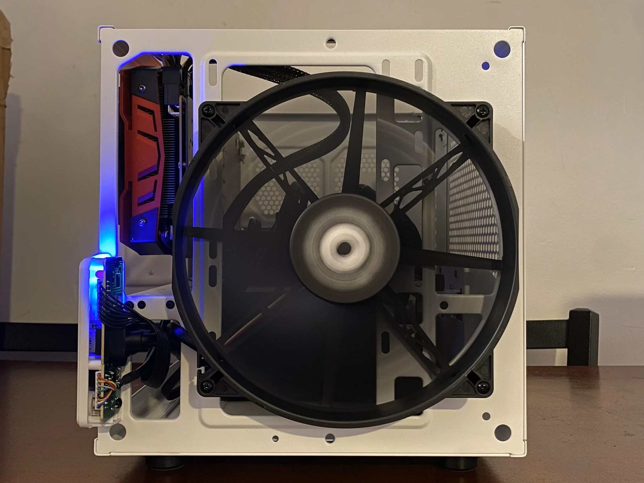 Small Form Factor White Gaming Pc
