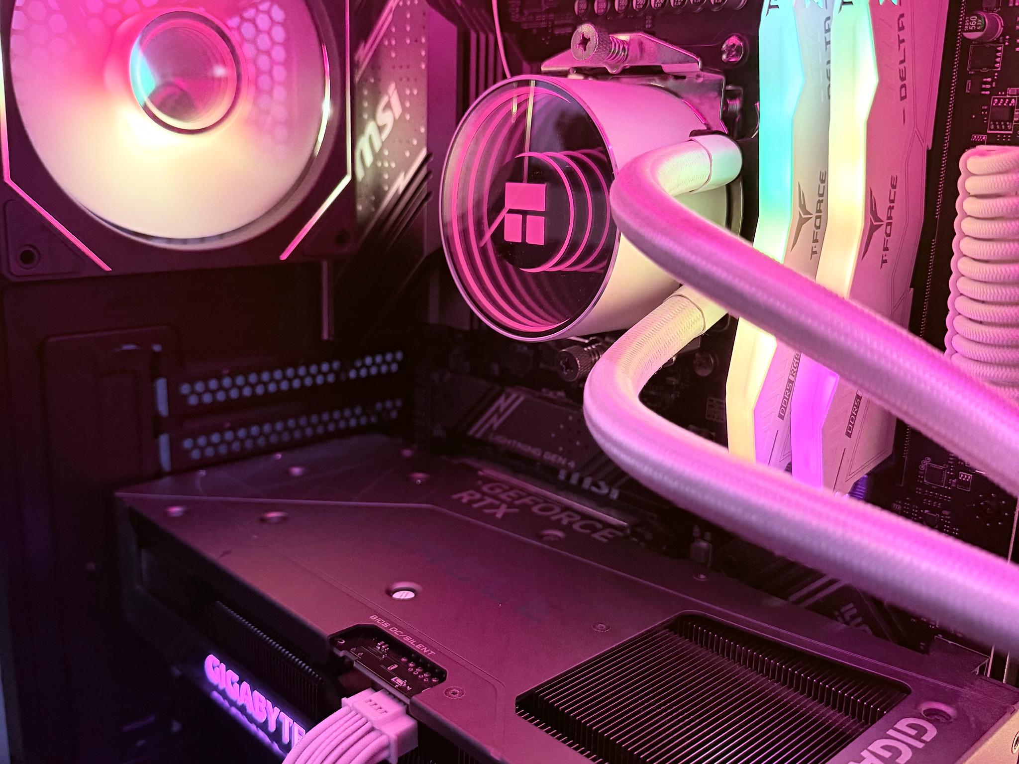 ⚫️"Crimson Aurora"🟠 | 1440p Gaming | RTX 4070 Super | Ryzen 5 7600X | 32B DDR5 | 1TB Storage
