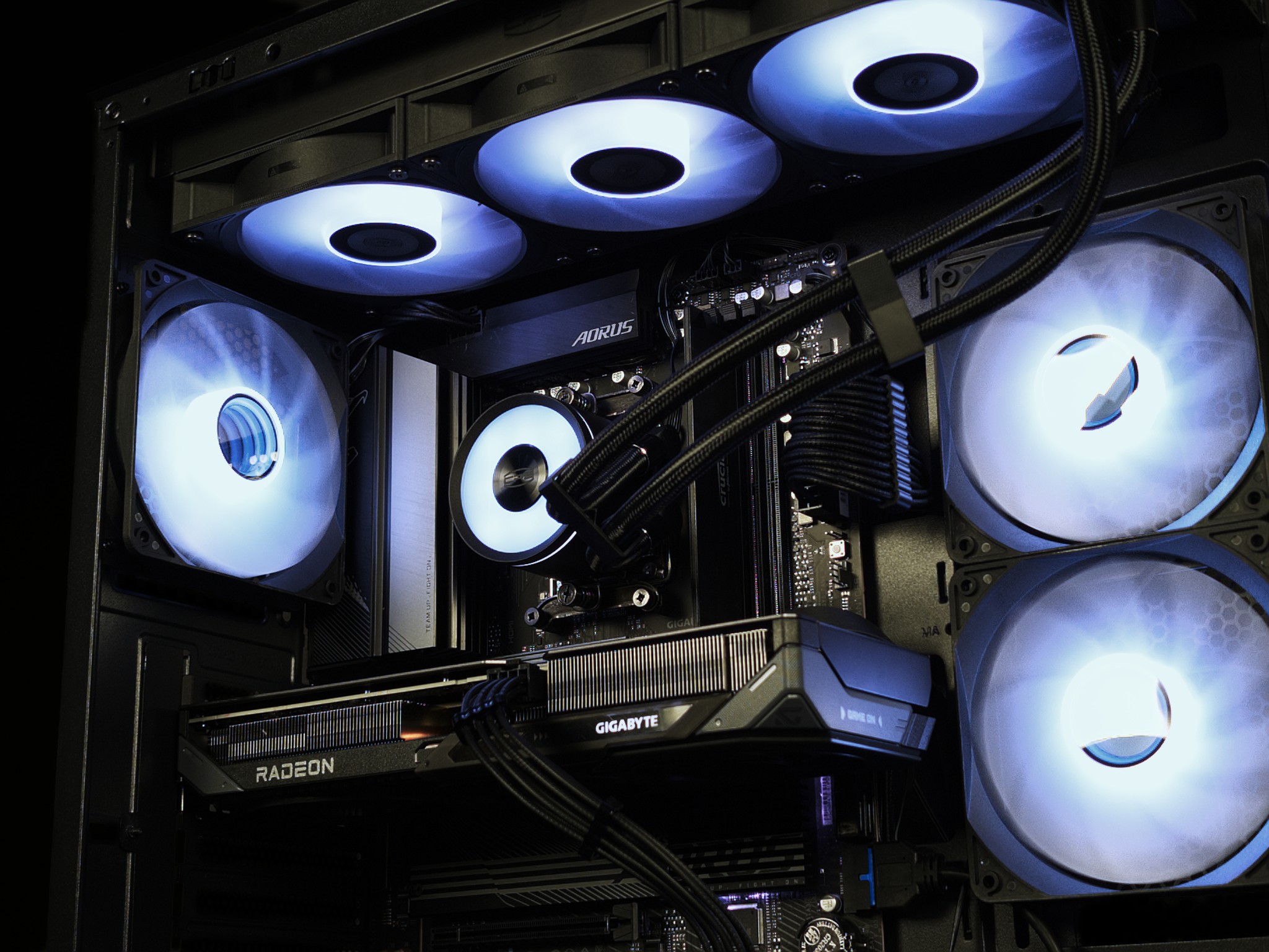 🎩 Ryzen 7 7700 • RX 9060 XT 16GB • 32GB DDR5 • 2TB SSD • Gaming PC