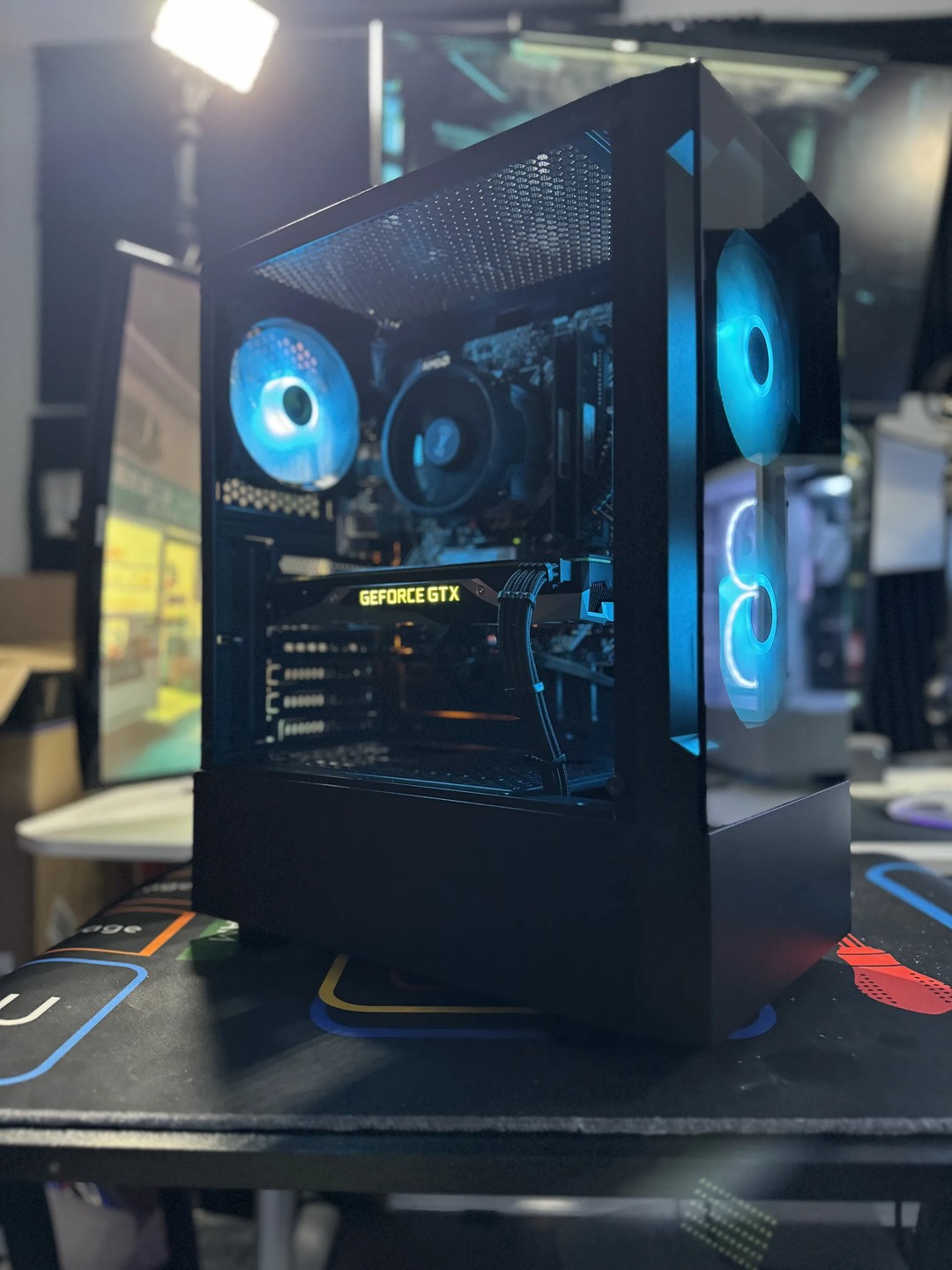RGB Gaming PC - GTX 1070 - Ryzen 7 1700 - 16GB DDR4 - 500GB SSD | Jawa