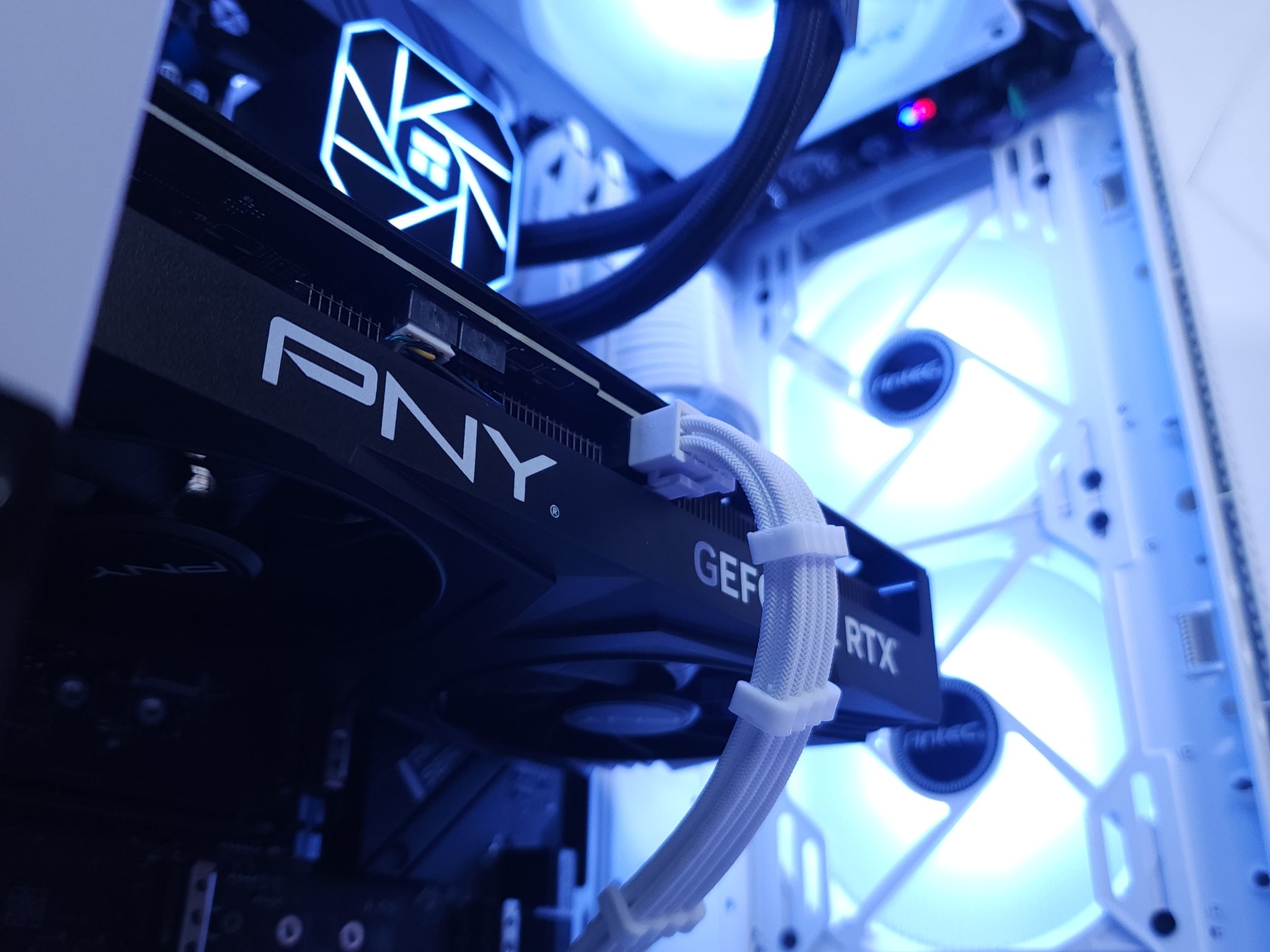 💙🤍RTX 4070 | Core i5 12600K | 32GB 3200MHz | 1TB NVMe SSD