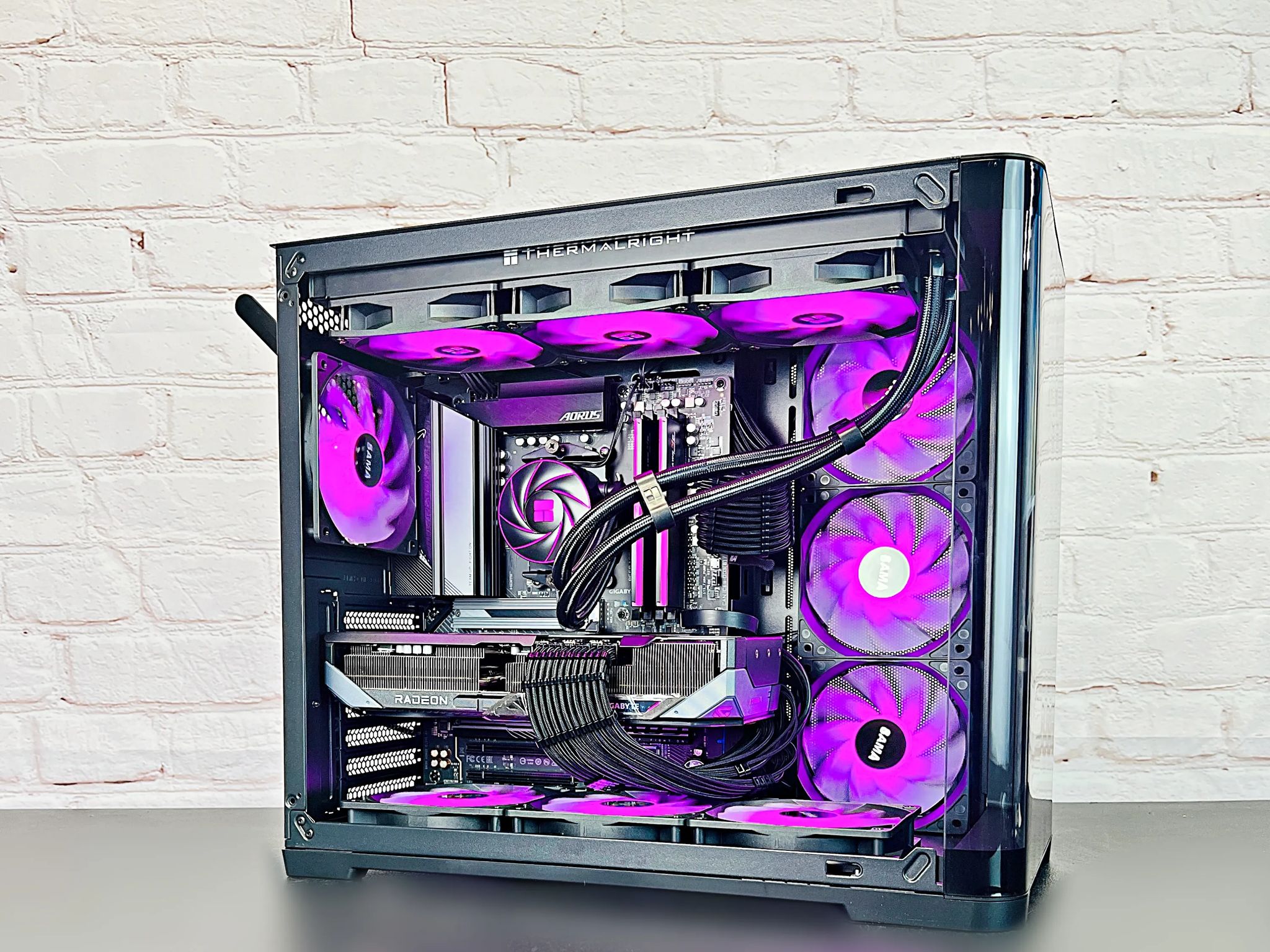 RX 9070 XT Ryzen 7800X3D 32GB DDR5 2TB M.2 Win 11 Pro Gaming PC