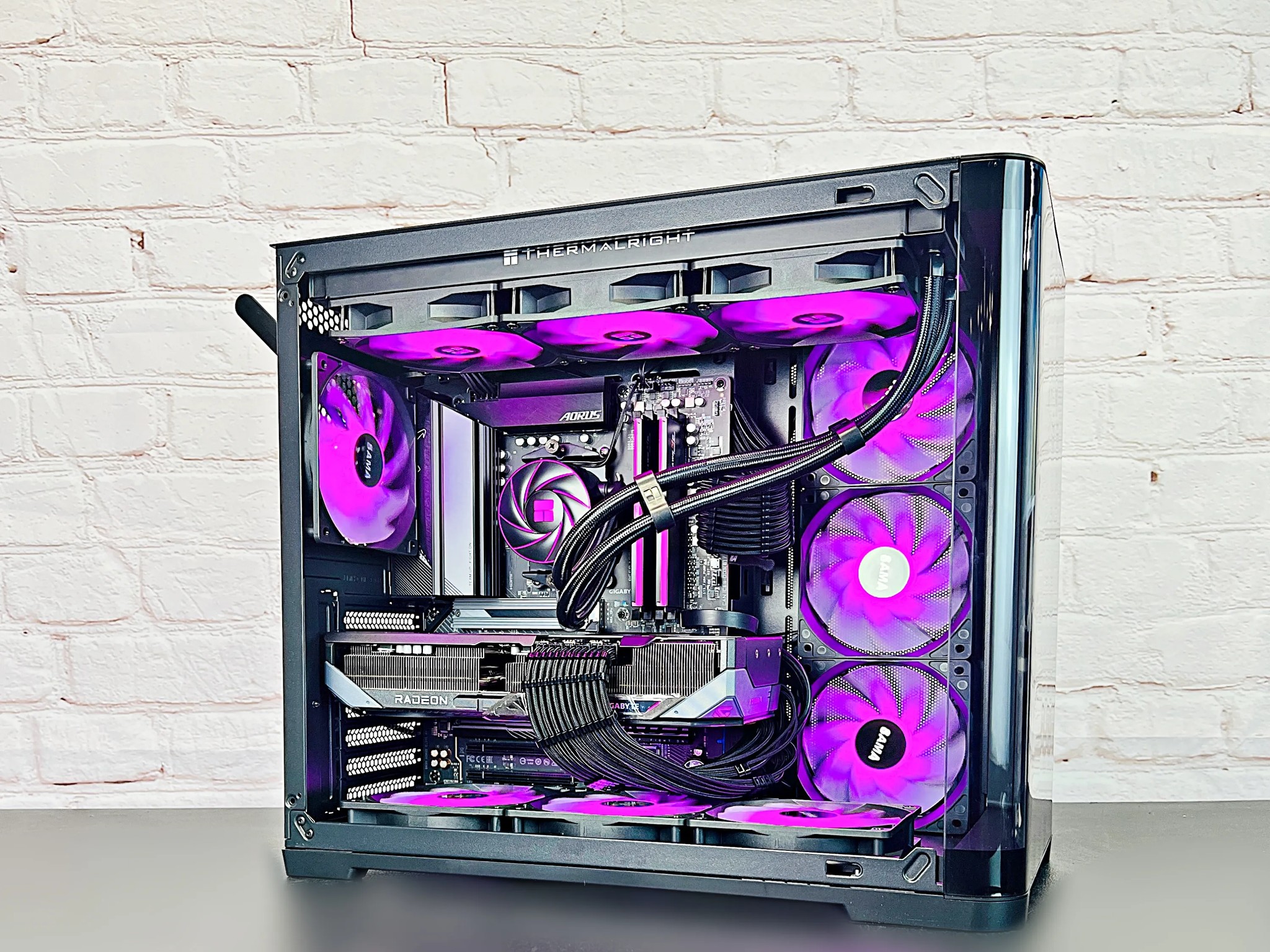 RX 9070 XT Ryzen 7800X3D 32GB DDR5 2TB M.2 Win 11 Pro Gaming PC
