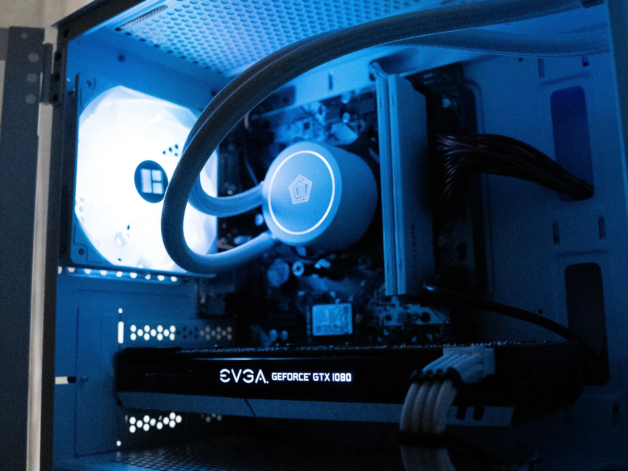 🌨🌨 | EVGA GTX 1080 8GB | RYZEN 5 3500X | 16GB DDR4 RAM | 750GB | Arctic Winter