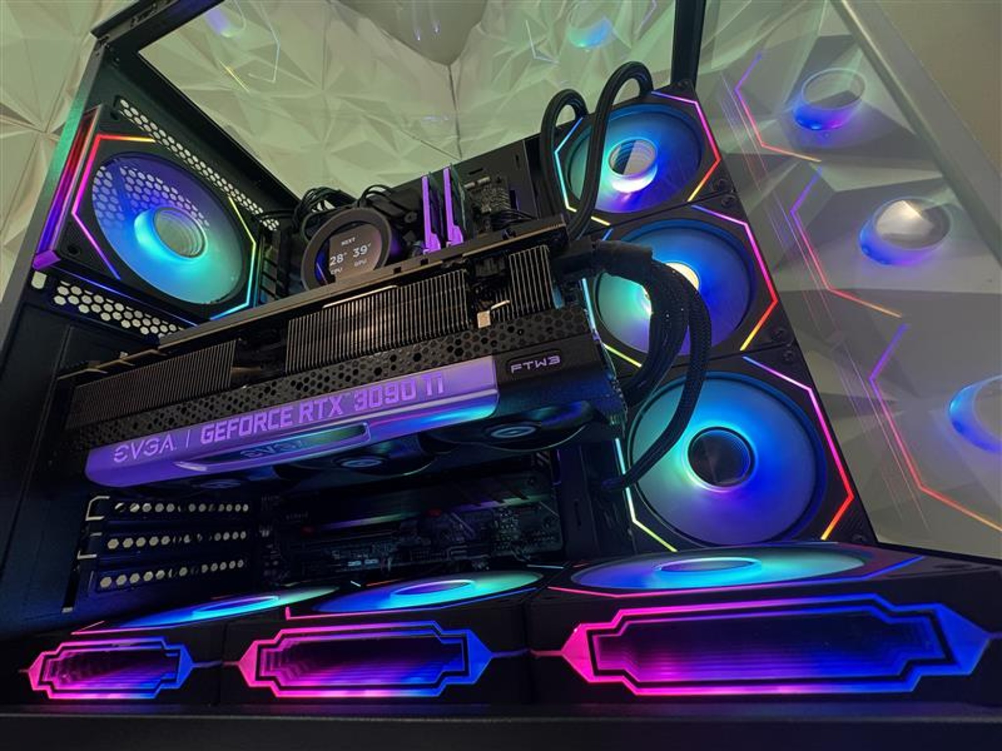 Pure Aesthetic Gaming PC | i9-12900K | RTX 3090 Ti 24GB | 32GB RAM | 1TB SSD