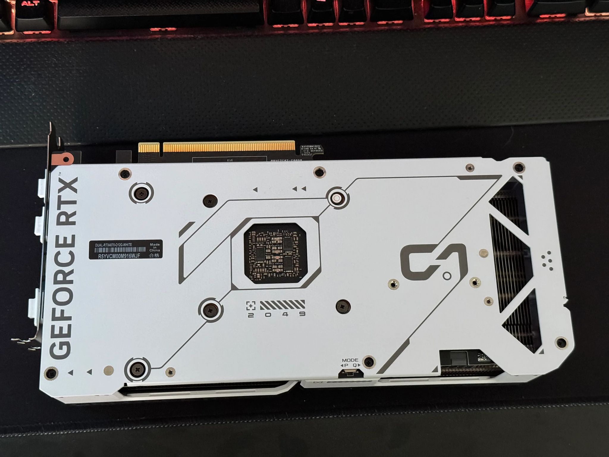 ASUS Dual GeForce RTX™ 4070 White OC Edition 12GB GDDR6X