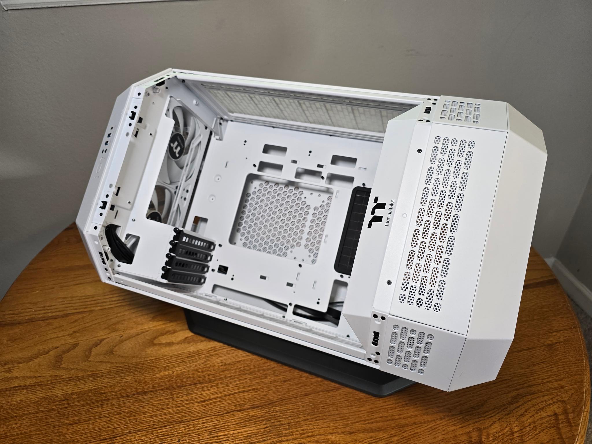 Like New White Thermaltake Tower 300 Case w/ LCD Screen & Chassis Stand Kit!!