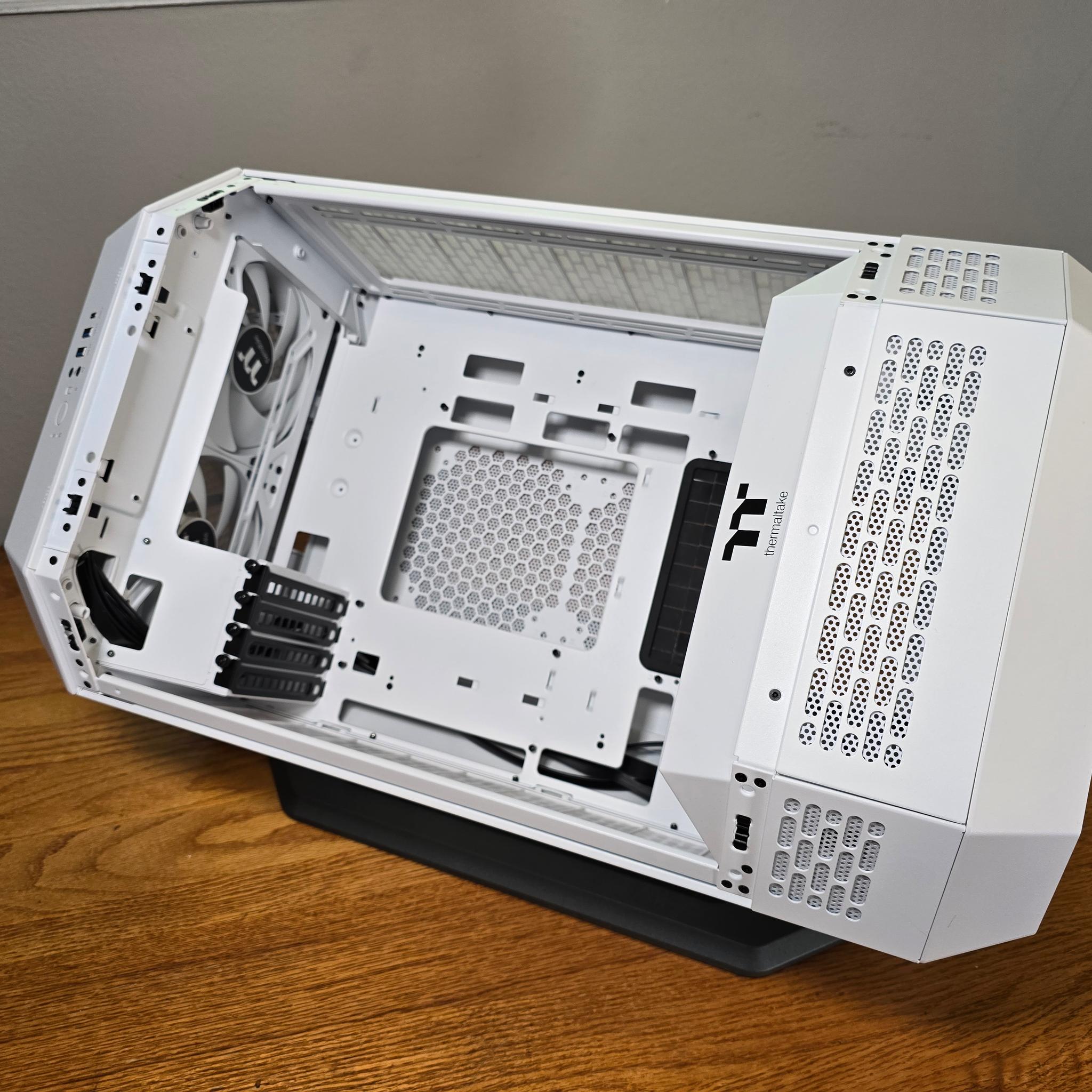 Like New White Thermaltake Tower 300 Case w/ LCD Screen & Chassis Stand Kit!!