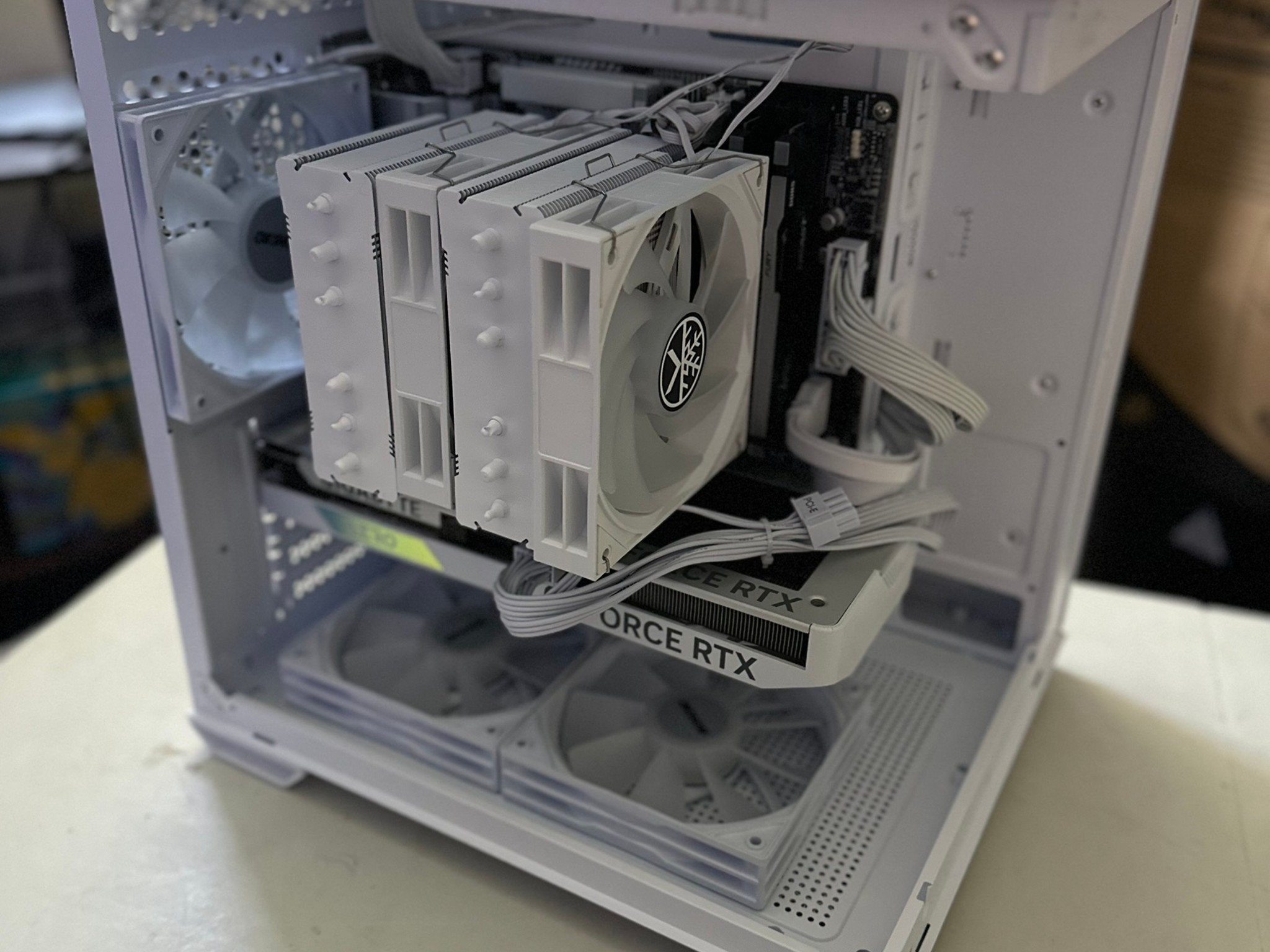 Ryzen 5 8400F / RTX 4060 / 512GB NVME / 16GB RAM