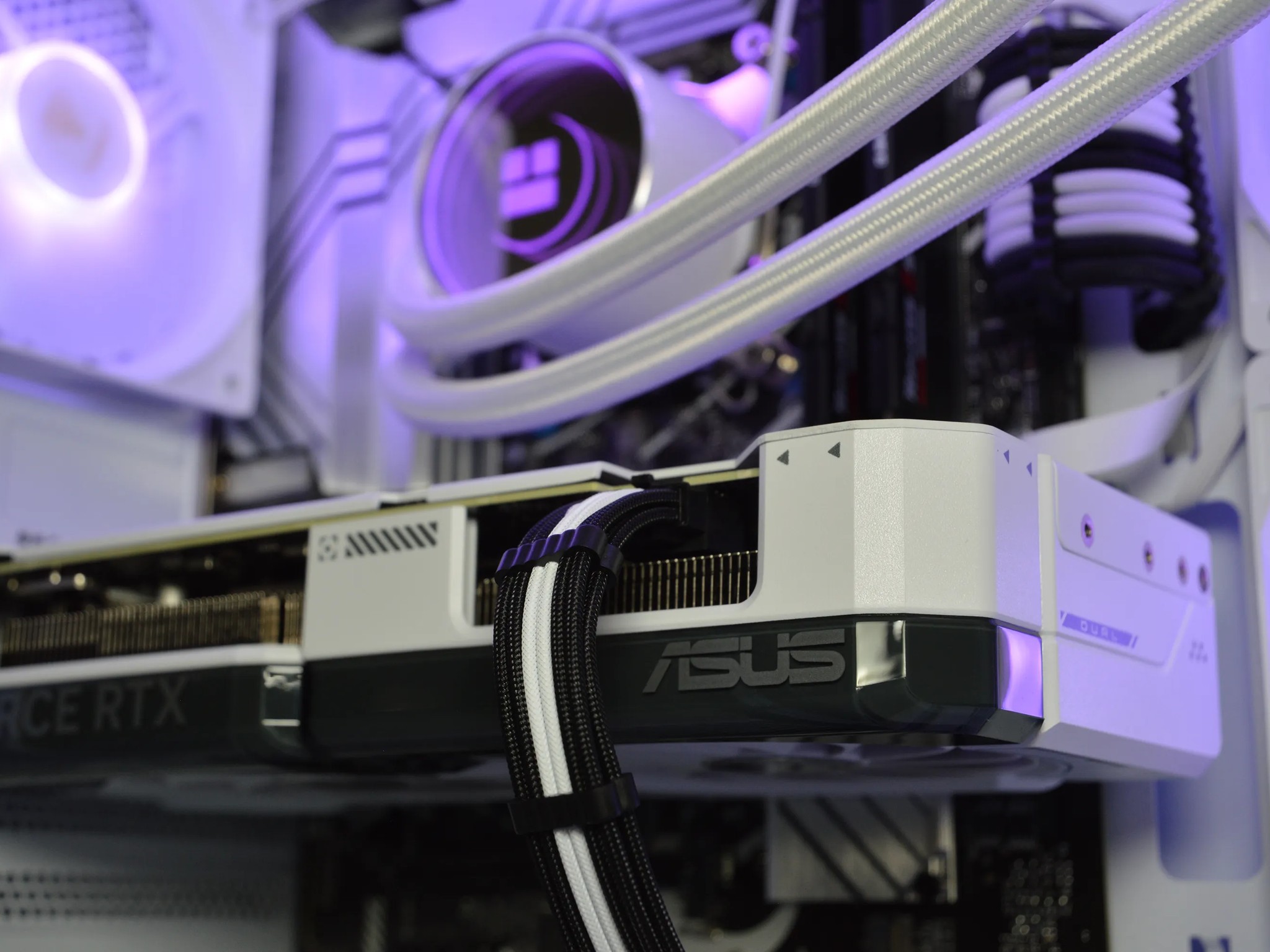 👑⚡| RTX 4070 SUPER 12GB| INTEL i9-12900K | 32 GB DDR5 RAM | 2TB GEN 4 NVME SSD | Royal Thunder |