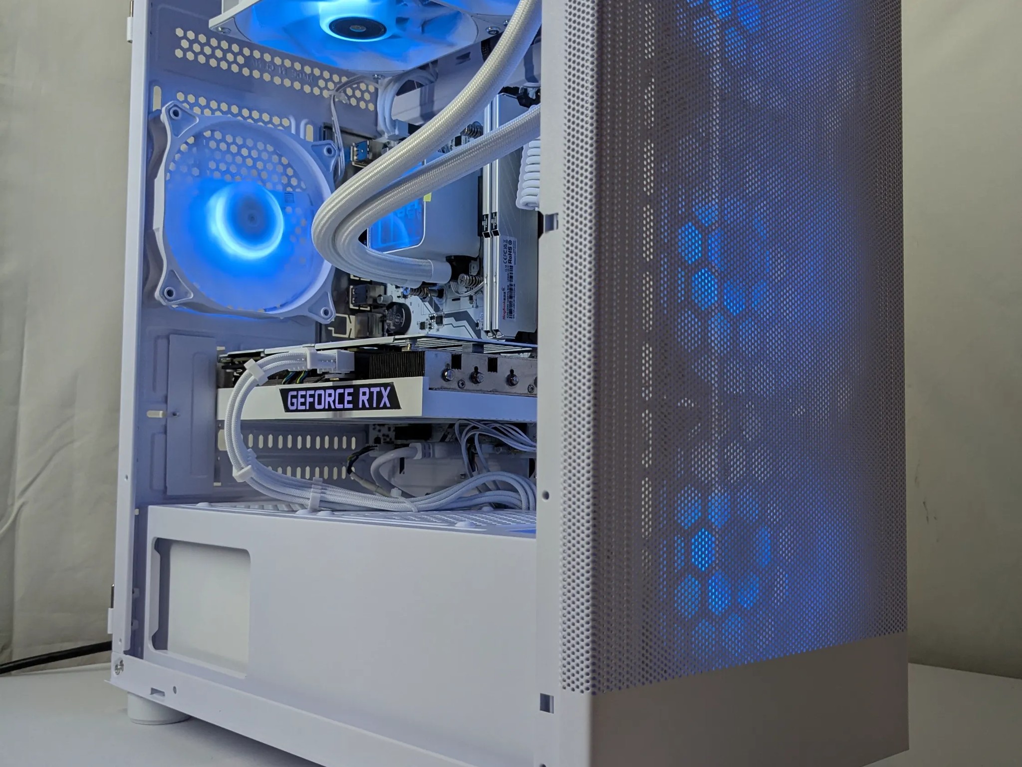 🔥 Whiteout Gaming Beast – RTX 3060Ti | 16GB DDR4 | 240mm AIO 🔥