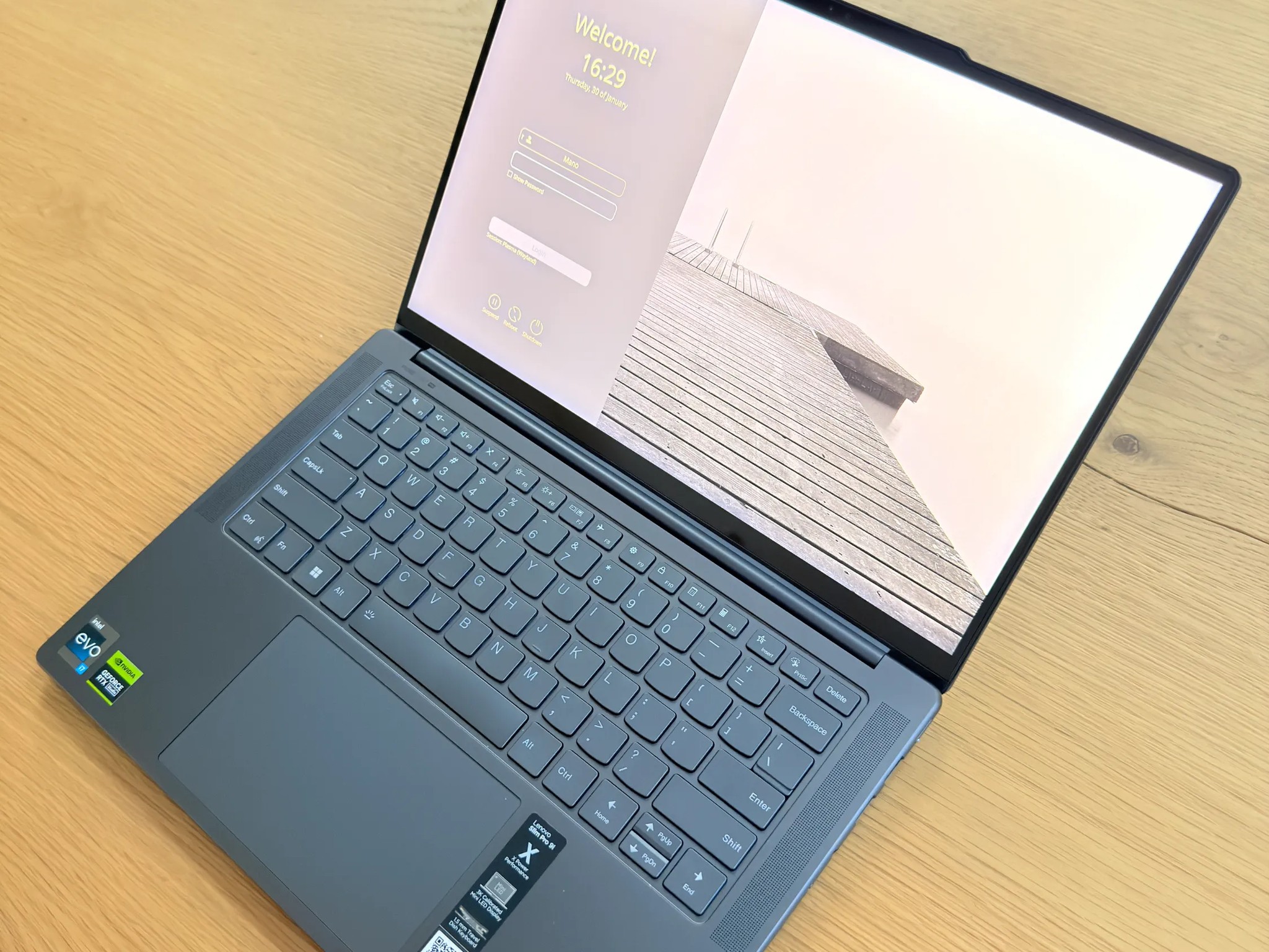 LIKE NEW! Lenovo Slim Pro 9i 14"