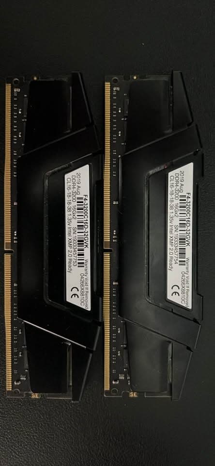 G.SKILL Ripjaws V Series 32GB (2x16GB) DDR4 3200MHz [F4-3200C16D-32GVK]