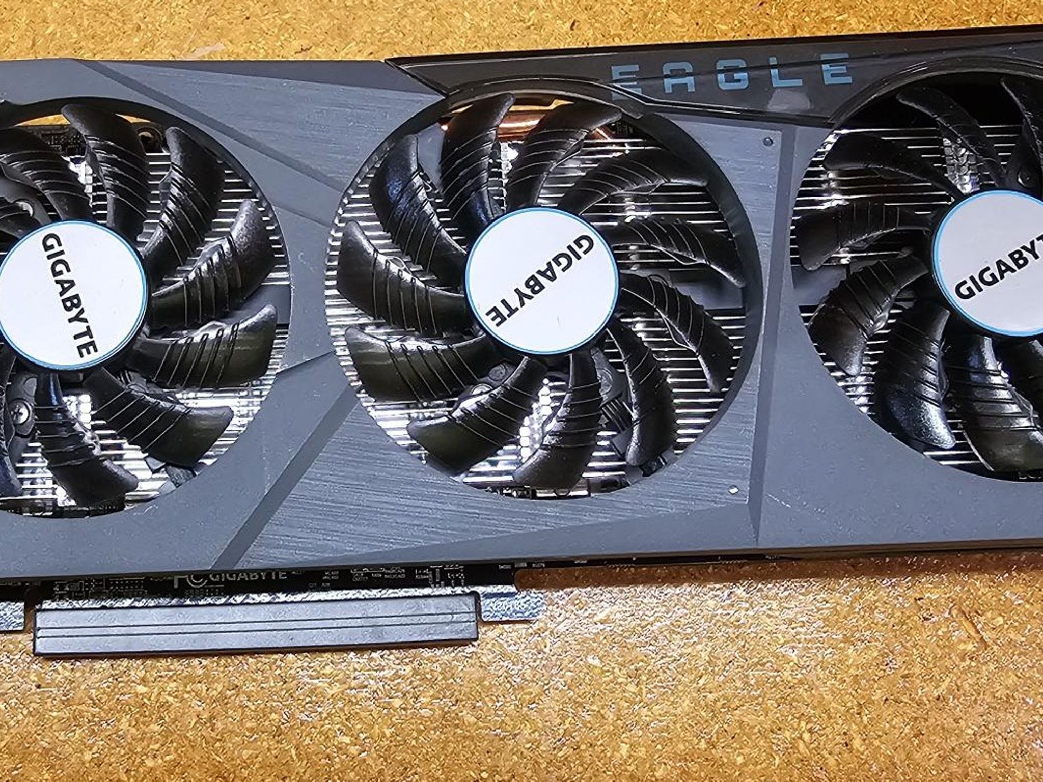 Gigabyte Radeon™ RX 6600 XT EAGLE 8G - GV-R66XTEAGLE-8GD