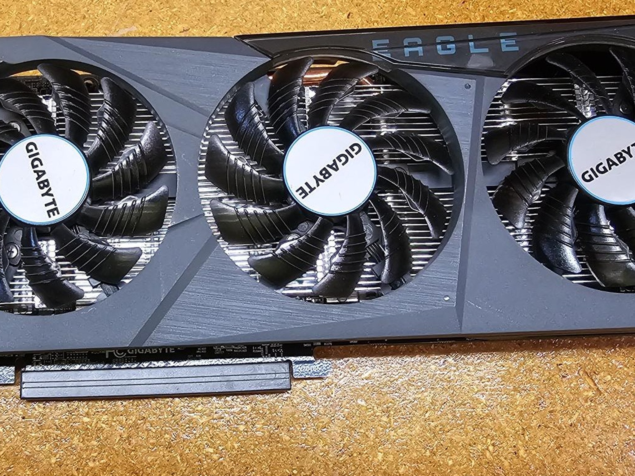 Gigabyte Radeon™ RX 6600 XT EAGLE 8G - GV-R66XTEAGLE-8GD