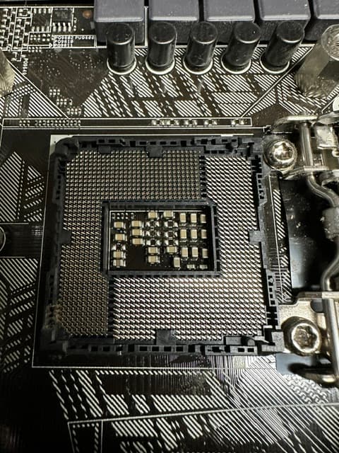 ASUS Z170-AR : Intel i7-7700 : Cooler Master LED Air Cooler : I/O Shield