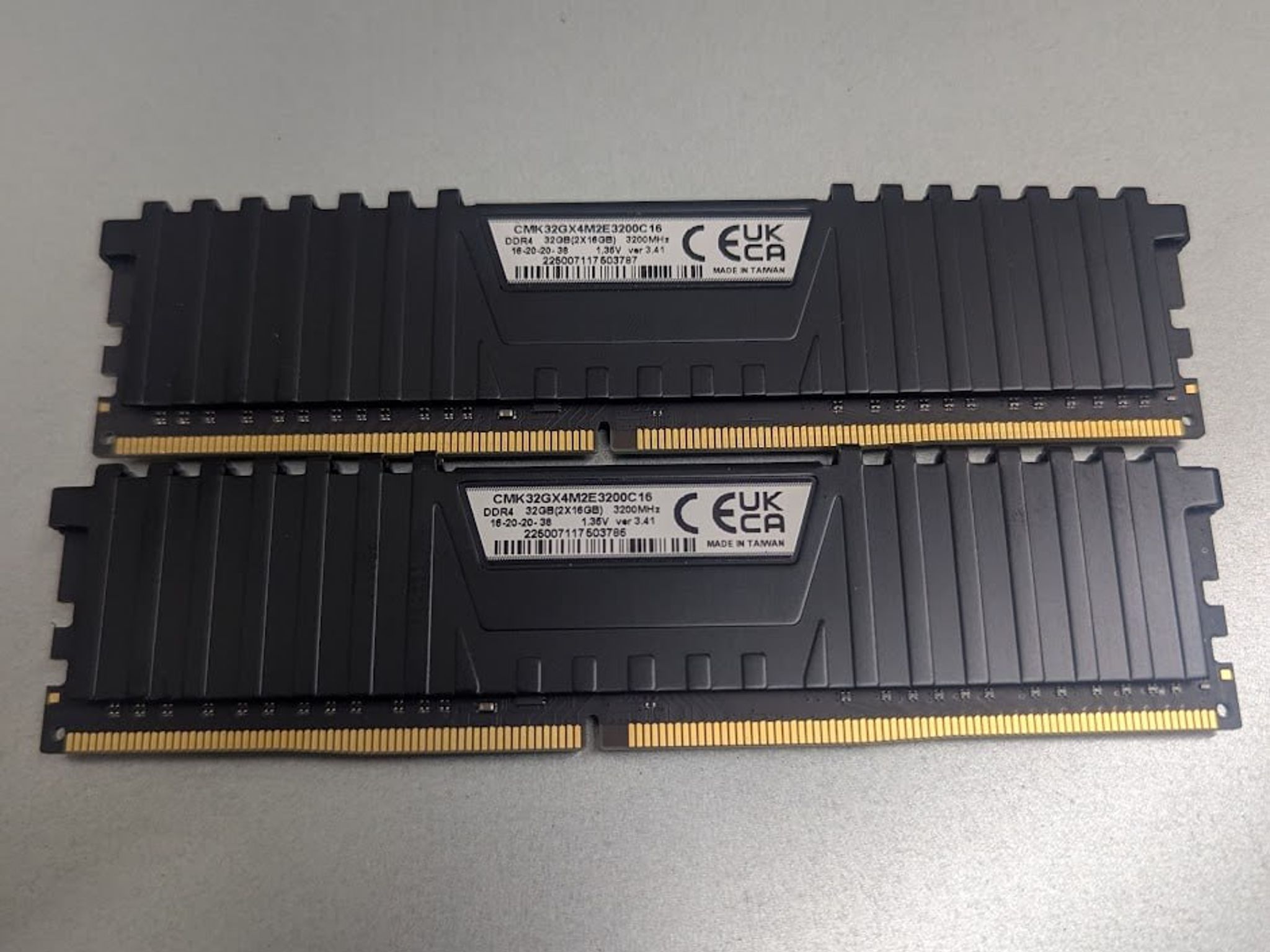 💠 Corsair Vengeance LPX 32GB (2x16GB) DDR4-3200 CL16 RAM | CMK32GX4M2E3200C16