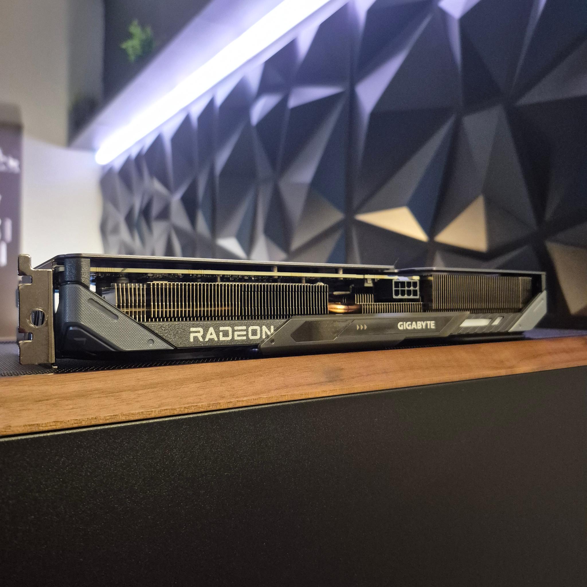 RX 9060 XT 16 GB