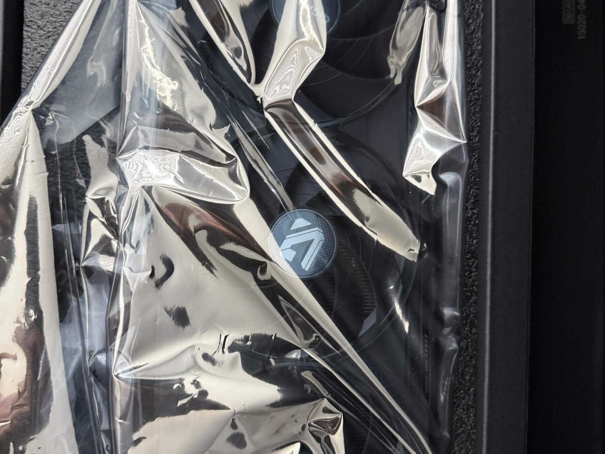 GIGABYTE GeForce RTX 5080 GAMING OC 16G
