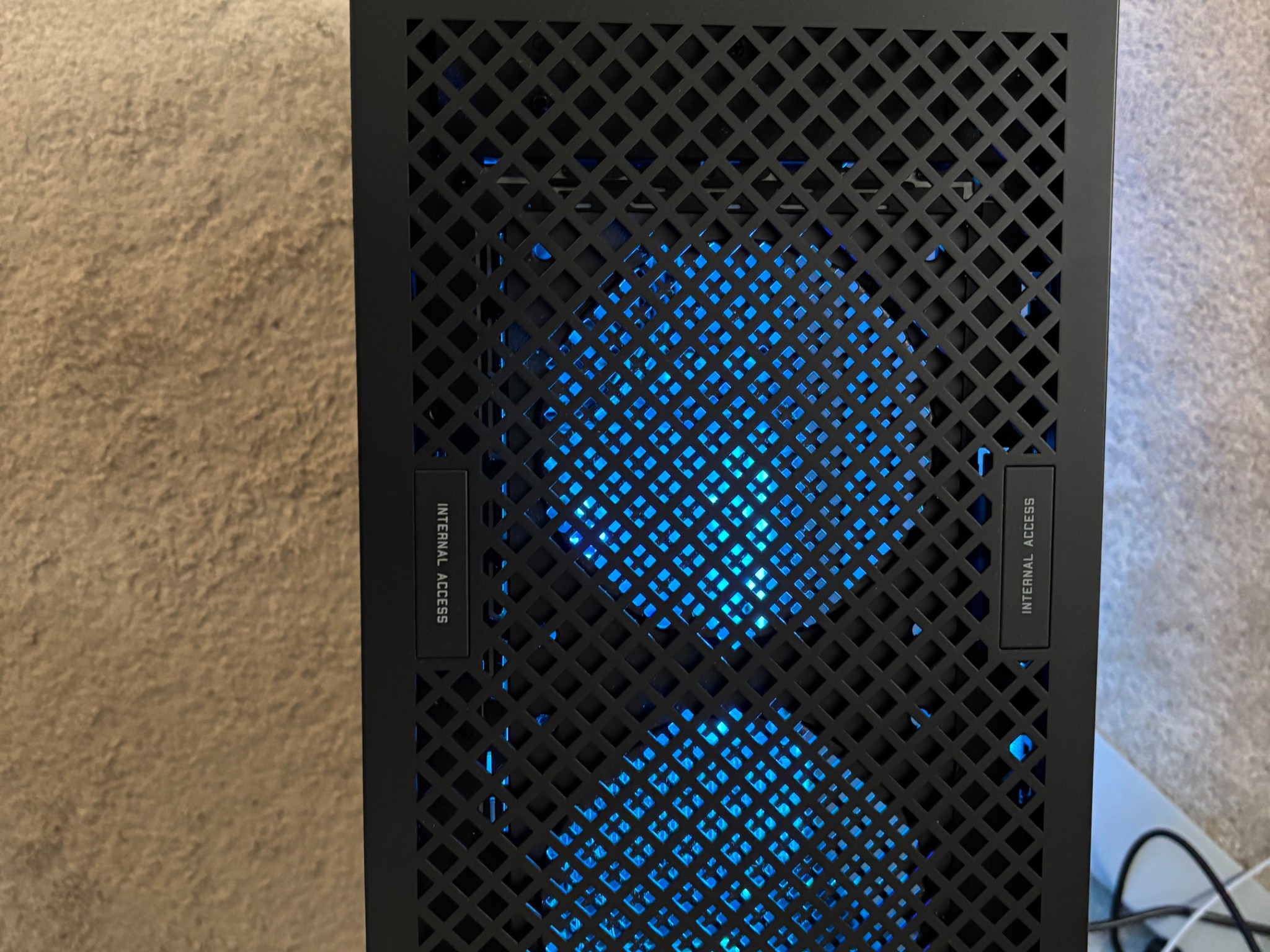 HP OMEN 40L Desktop Gaming Beast - Intel I7-13700,16GB DDR5 5200MHZ,512GB Gen4 SSD,AMD RX 7700XT