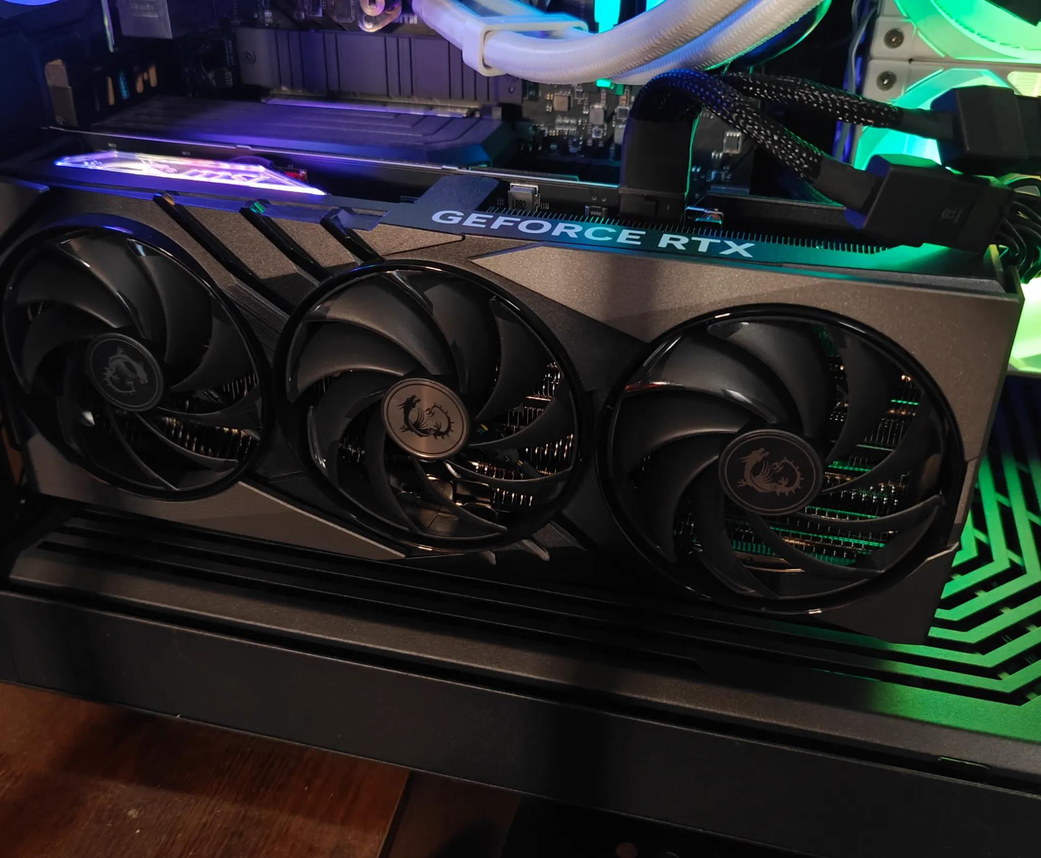 MSI - NVIDIA GeForce RTX 4090 GAMING SLIM 24G - 24GB DDR6X PCI Express 4.0