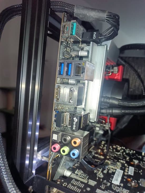 Combo Asus B550-Plus/ Ryzen 5 2600 W\ 16GB TForce DDR4 3200Mhz CL18 and 1 TB Crucial P3 M.2