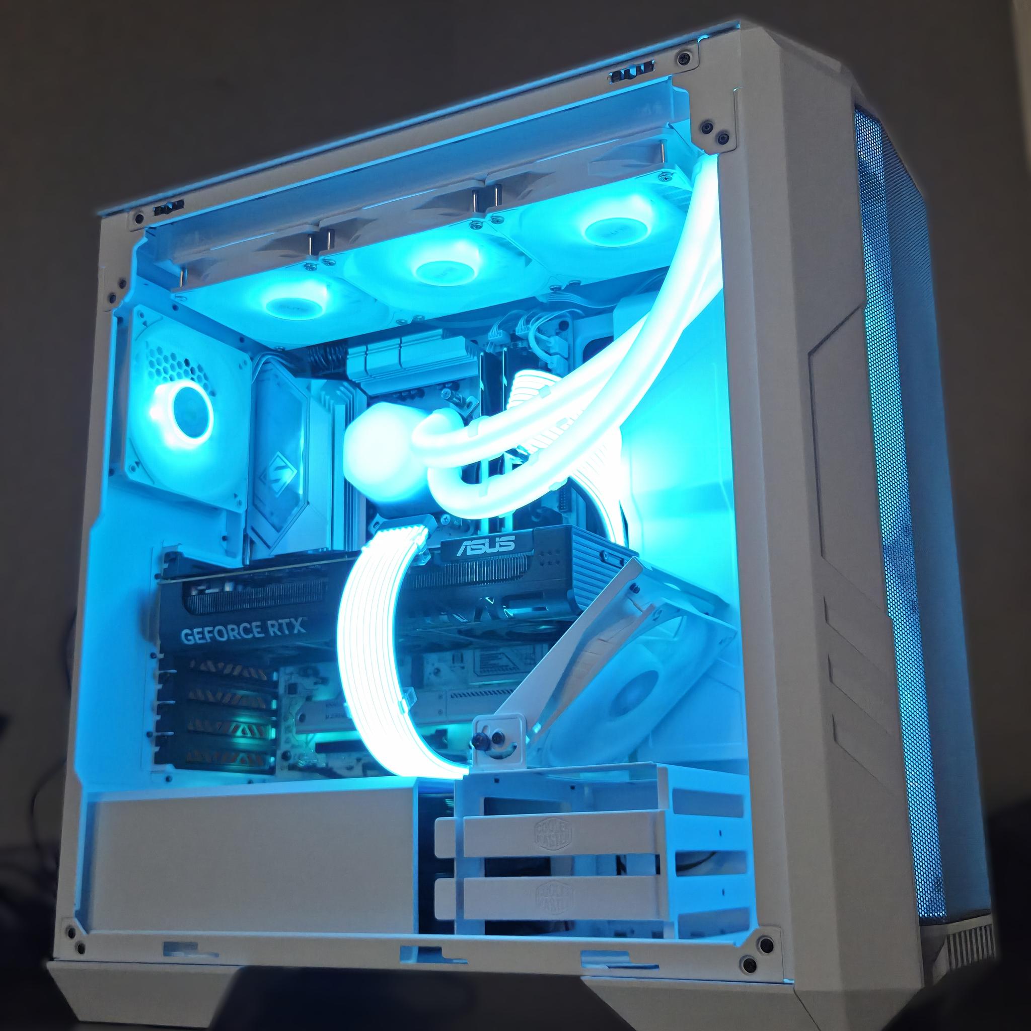 Stormtrooper!⚪⚫ 5070 Ti | 7800X3D | 32GB DDR5 | 2TB Gen4 NVMe