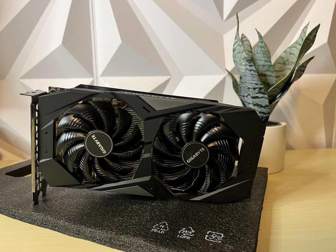 GIGABYTE RX 5600 XT 6gb Vram black