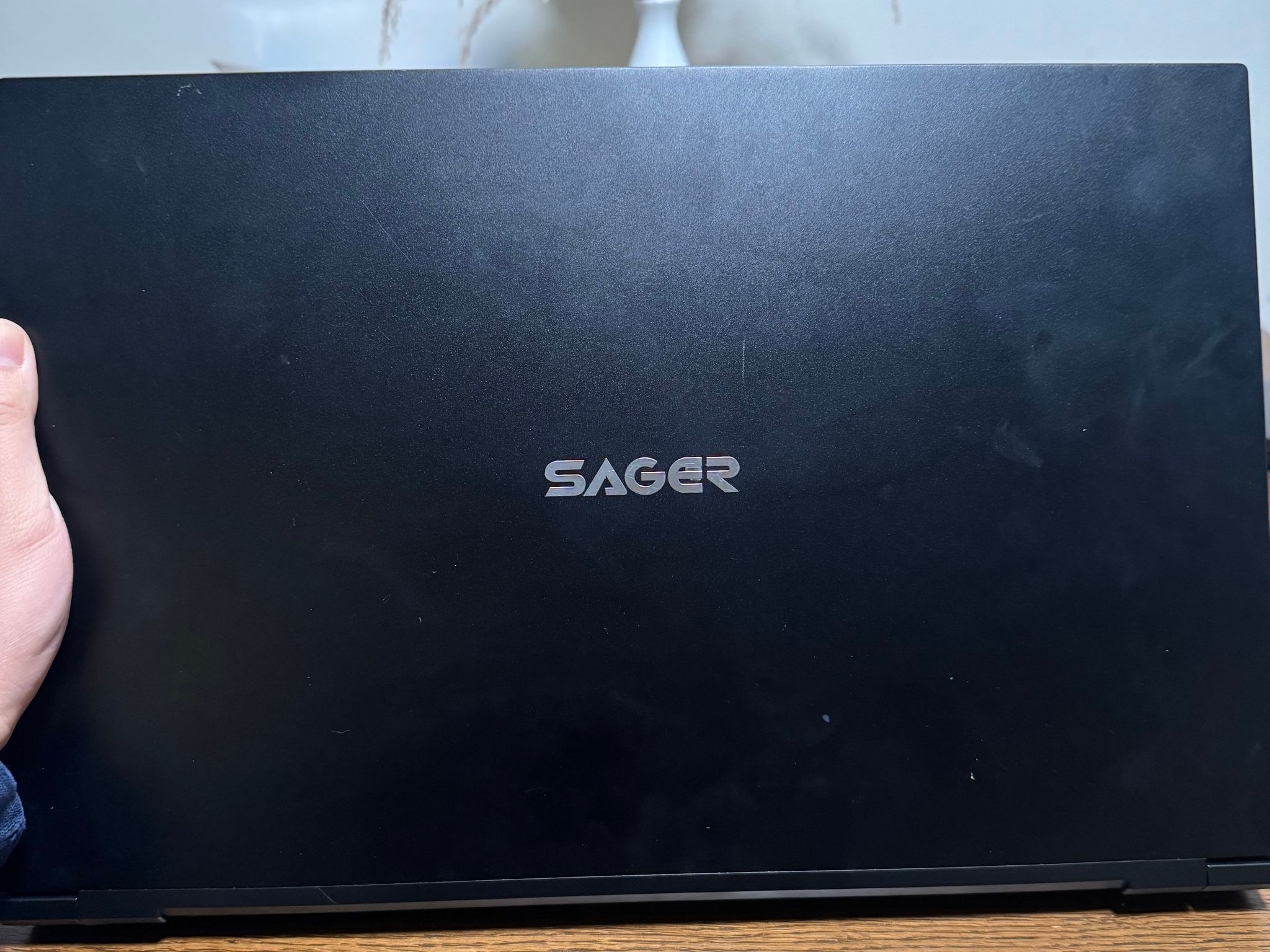 SAGER i9-13900HX/32GB DDR5/1TB NVME/RTX 4070 240 HZ QHD Screen