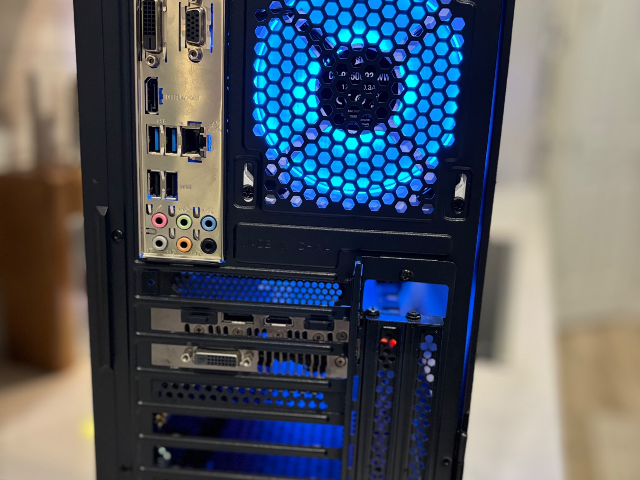 For Sale 1080P Gaming PC with Intel i7-8700k and ASUS ROG GeForce GTX 1070 8GB GPU