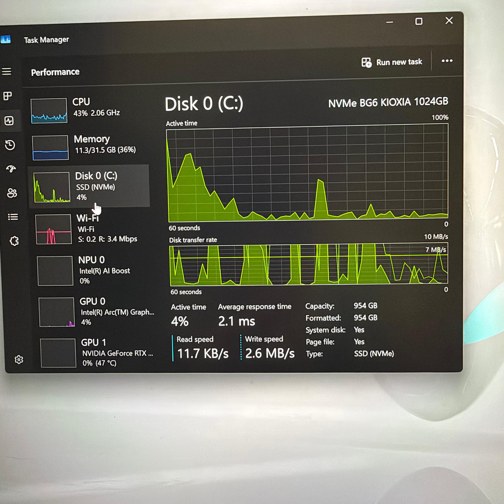 Alienware m16 R2 16" Core Ultra 9 185H 32GB 1TB SSD RTX 4060 8GB  - Used