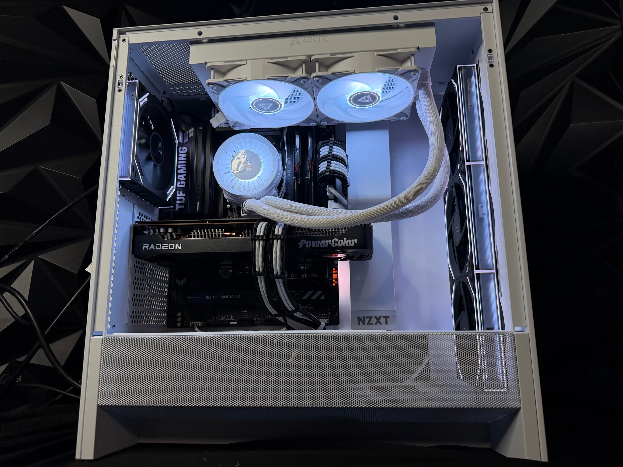 🖤🤍 BLACK HEART 🤍🖤 Ryzen 9 7900X| 9070 XT| 32 GB DDR5| 2.5 TB NVMe| 850W Gold PSU