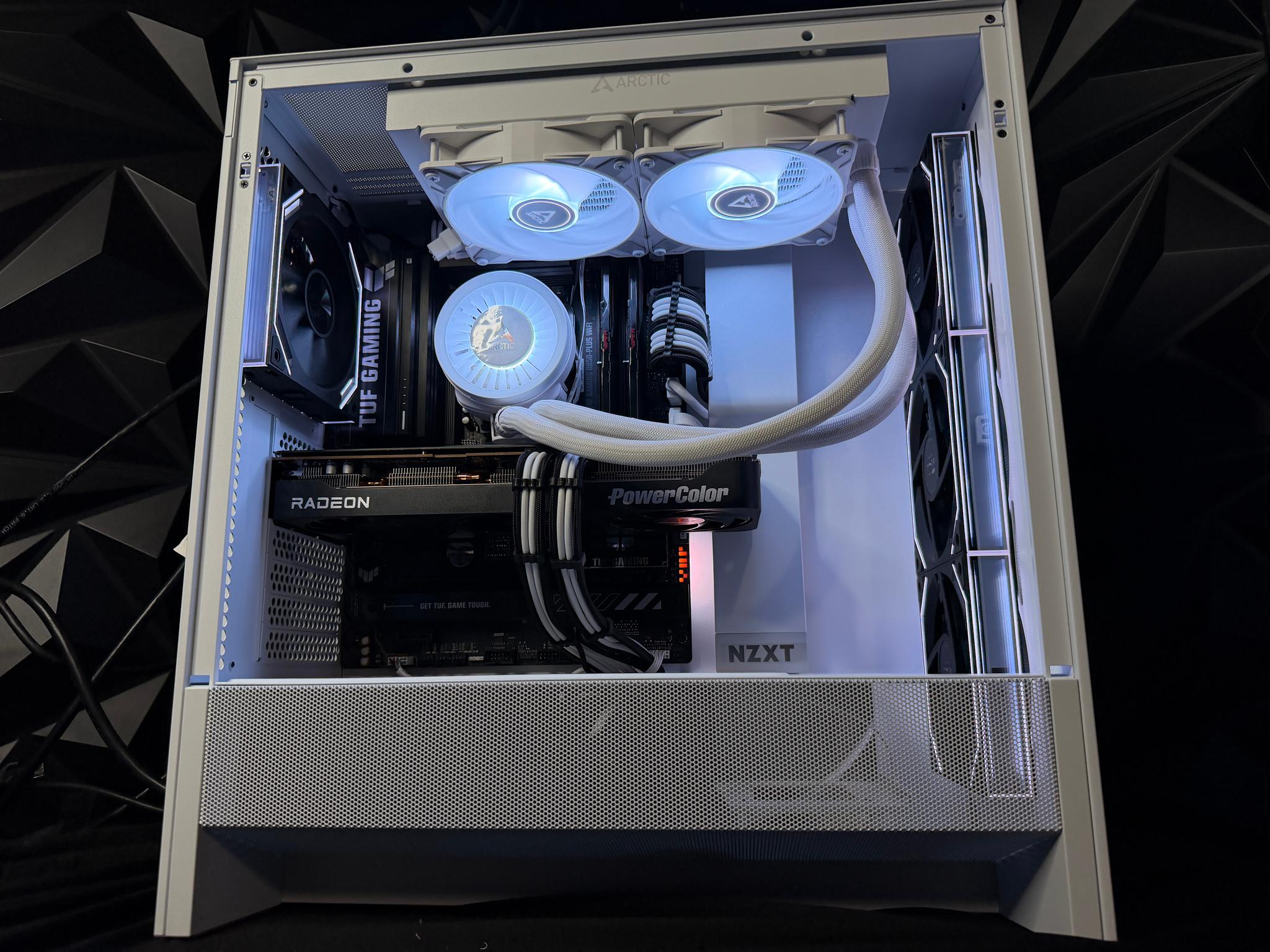 🖤🤍 BLACK HEART 🤍🖤 Ryzen 9 7900X| 9070 XT| 32 GB DDR5| 2.5 TB NVMe| 850W Gold PSU